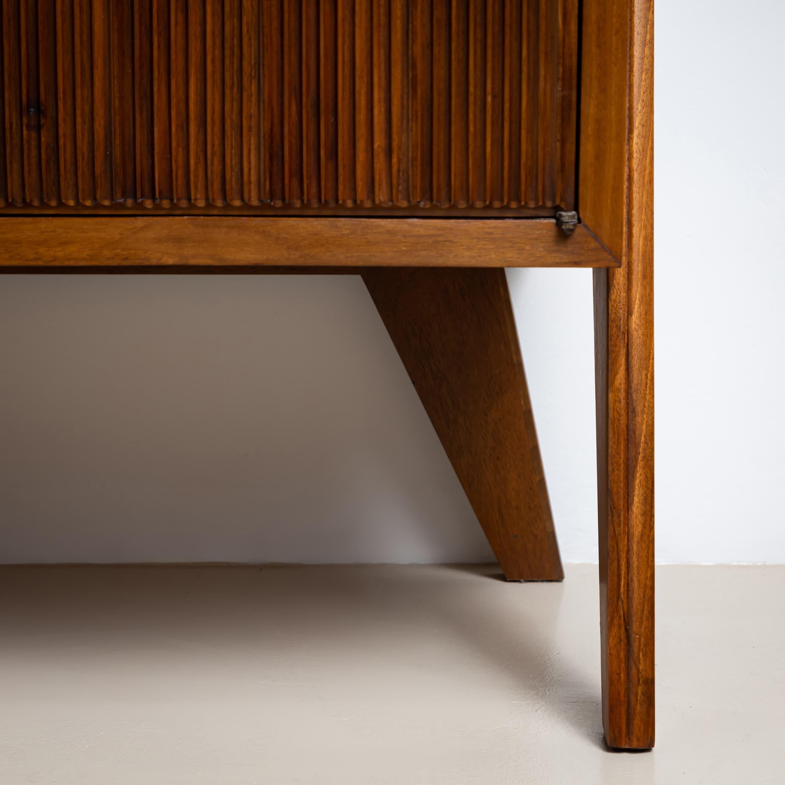 Mid-20th Century Walnut Sideboard, Italy For Sale 4