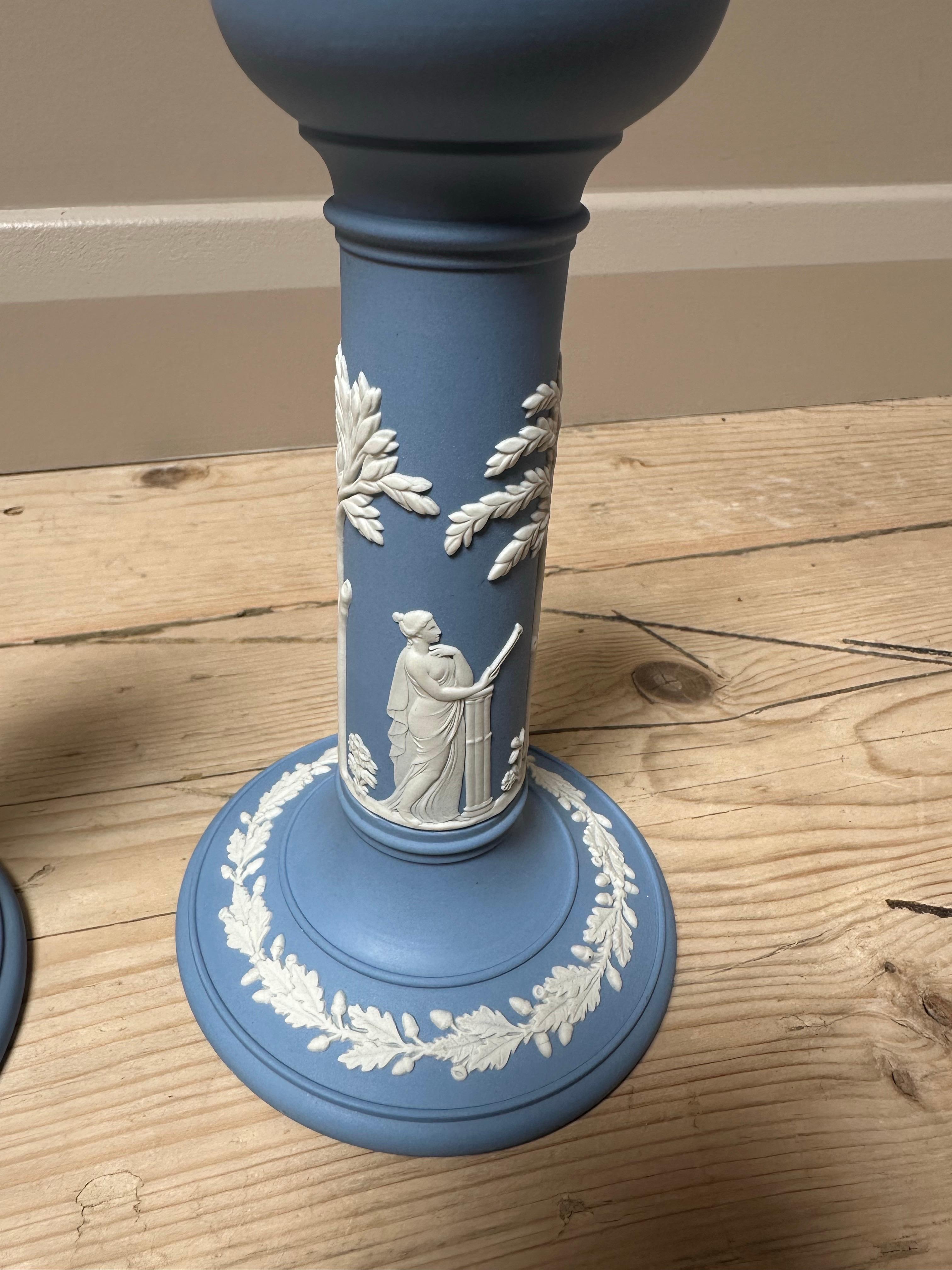 Neoklassizistische Kerzenständer aus blauem und weißem Jaspisholz von Wedgwood aus der Mitte des 20. Jahrhunderts im Angebot 5