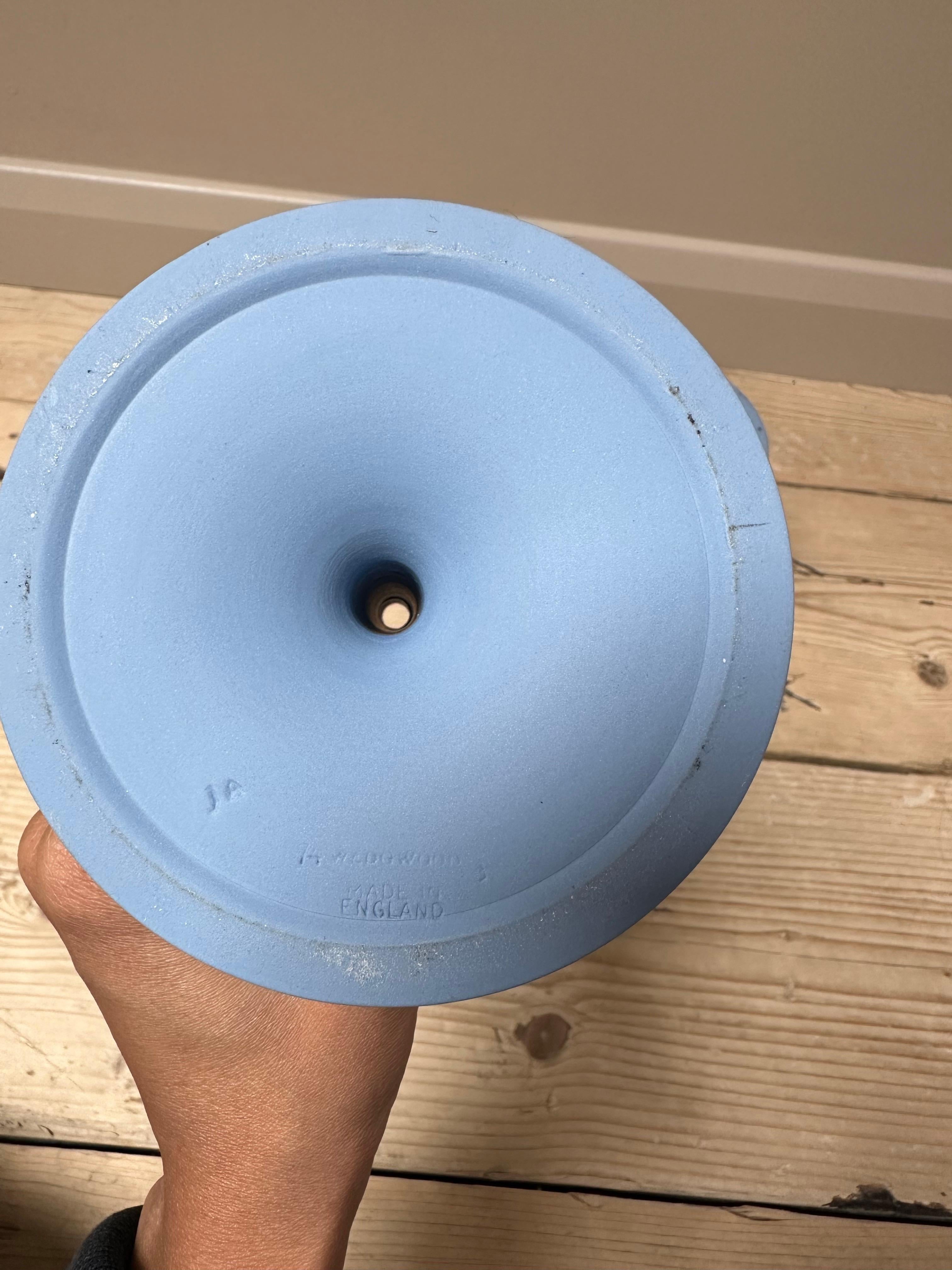 Neoklassizistische Kerzenständer aus blauem und weißem Jaspisholz von Wedgwood aus der Mitte des 20. Jahrhunderts im Angebot 7