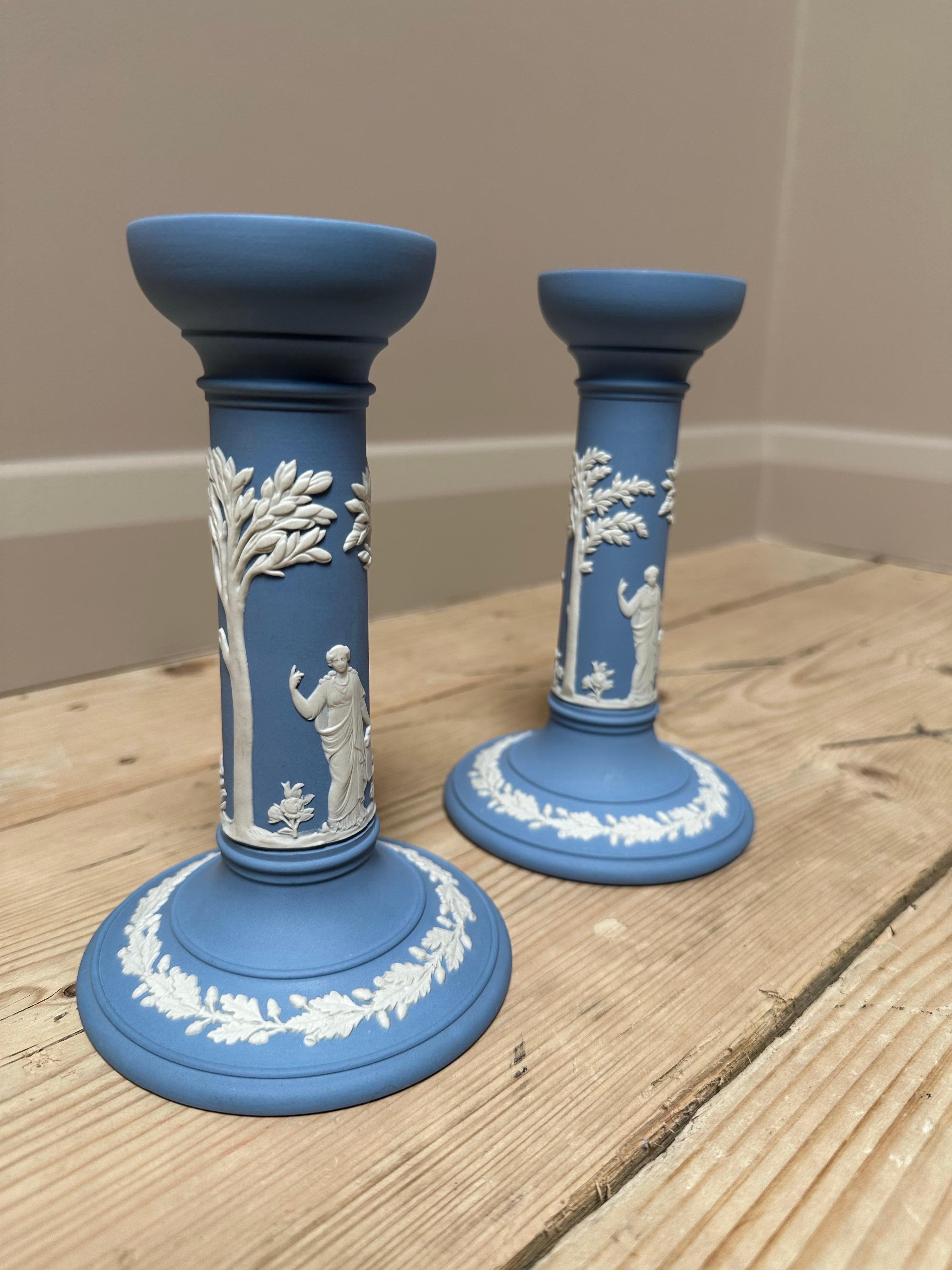 Neoklassizistische Kerzenständer aus blauem und weißem Jaspisholz von Wedgwood aus der Mitte des 20. Jahrhunderts im Angebot 2