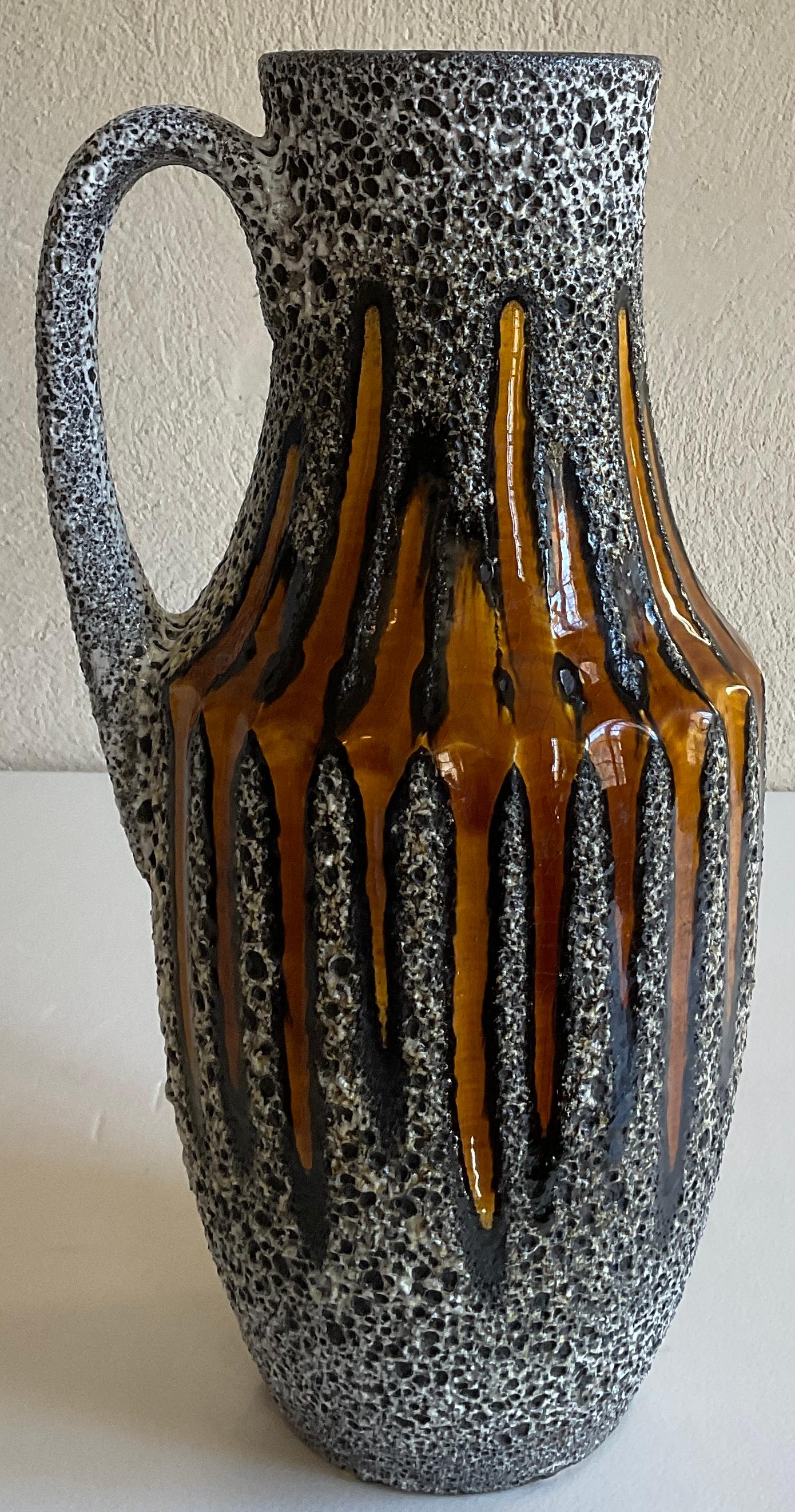 Ceramica Vaso a forma di brocca di Studio Pottery della Germania Occidentale della metà del XX secolo in vendita
