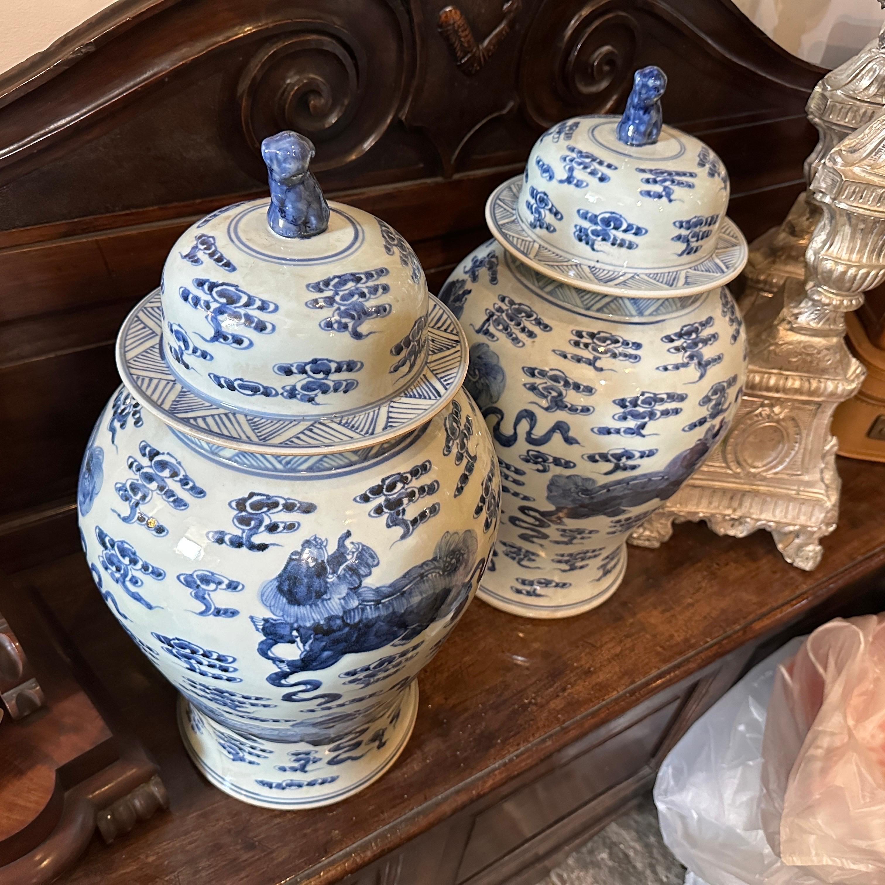 Mid-20th Century White and Blue Ceramic Chinese Ginger Jars In Good Condition In Catania, Sicilia