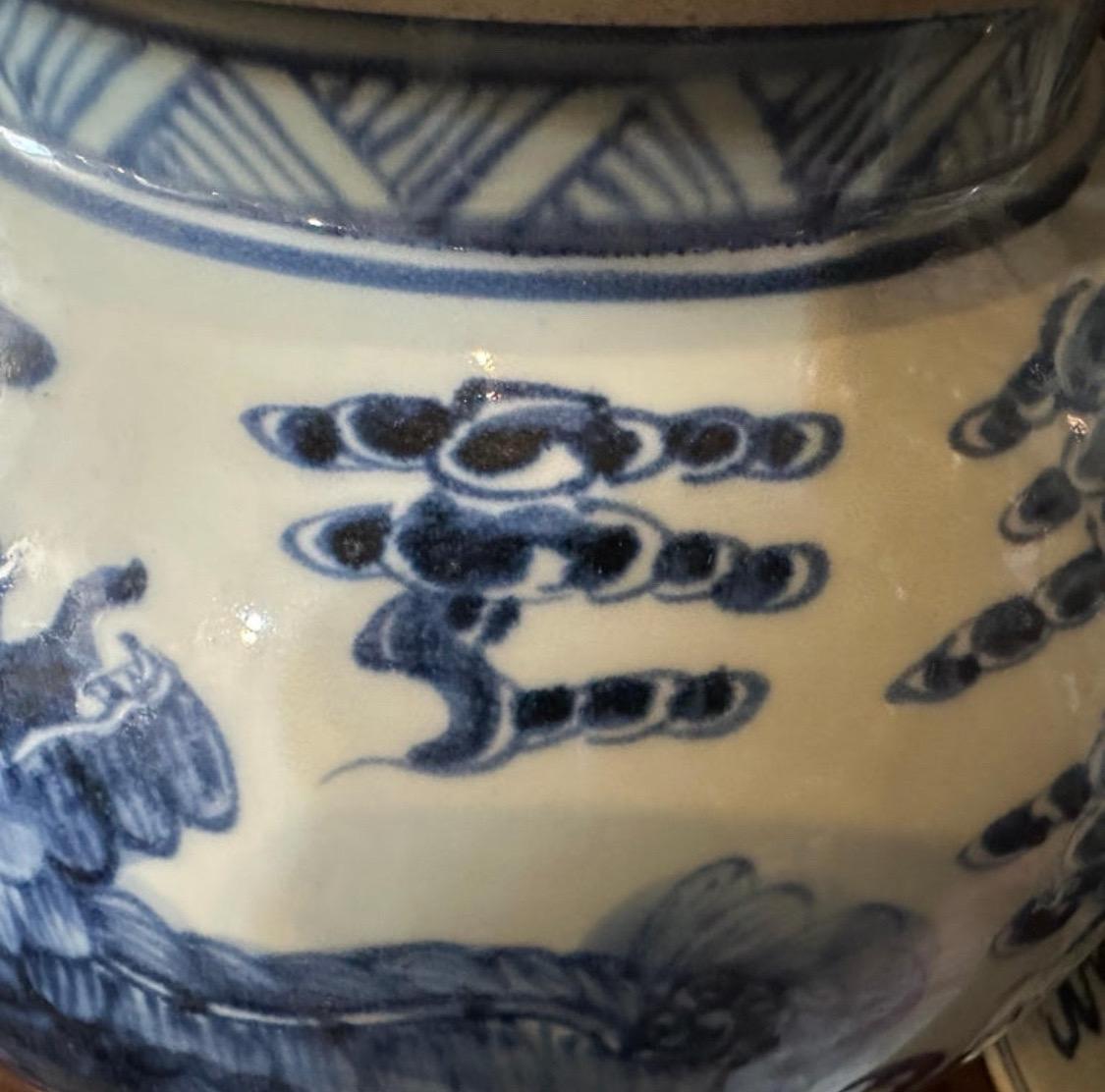 Mid-20th Century White and Blue Ceramic Chinese Ginger Jars For Sale 4