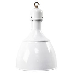 Luminaires suspendus en émail blanc avec couvercle en laiton du milieu du 20e siècle