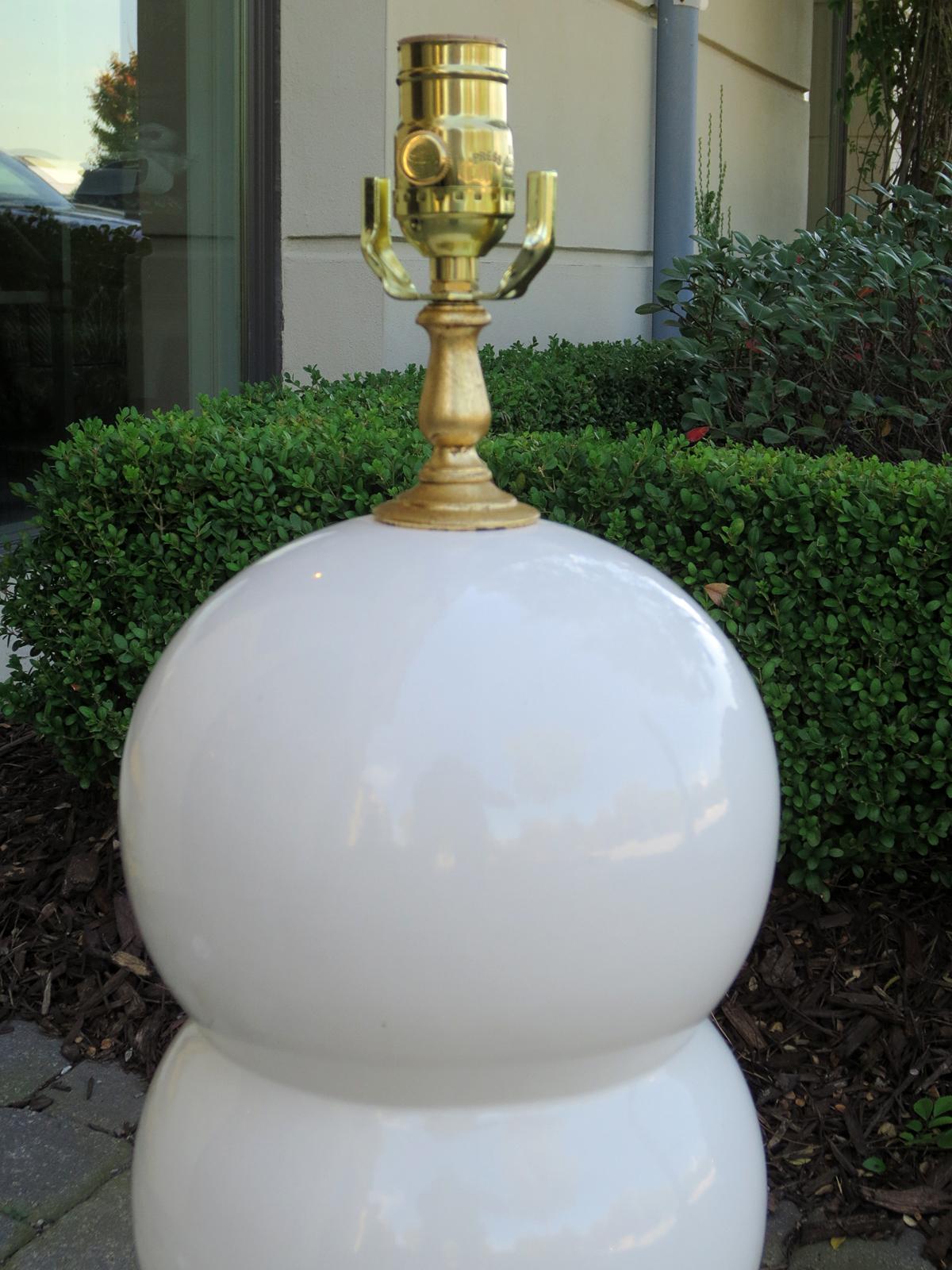 Mitte des 20. Jahrhunderts Weiß glasierte Blase Lampe auf Custom Giltwood Basis im Angebot 5