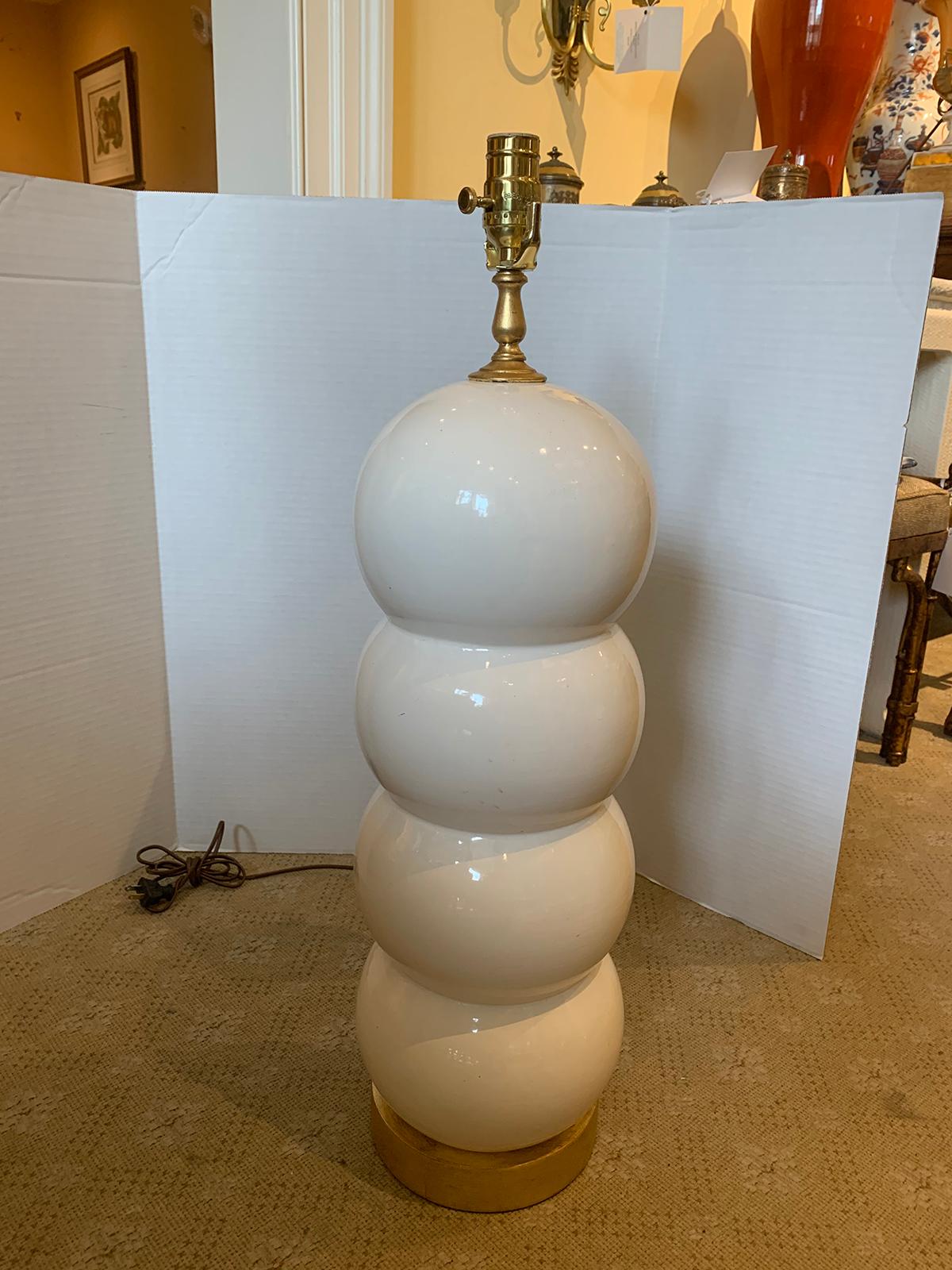 Mitte des 20. Jahrhunderts Weiß glasierte Blase Lampe auf Custom Giltwood Basis (Glasiert) im Angebot