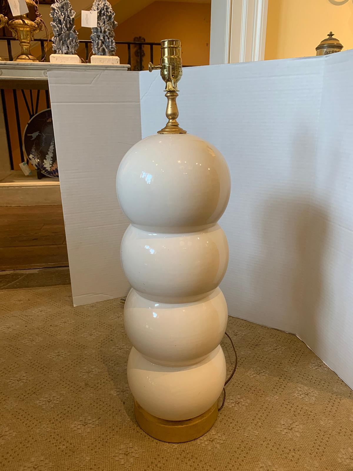 Mitte des 20. Jahrhunderts Weiß glasierte Blase Lampe auf Custom Giltwood Basis im Zustand „Gut“ im Angebot in Atlanta, GA