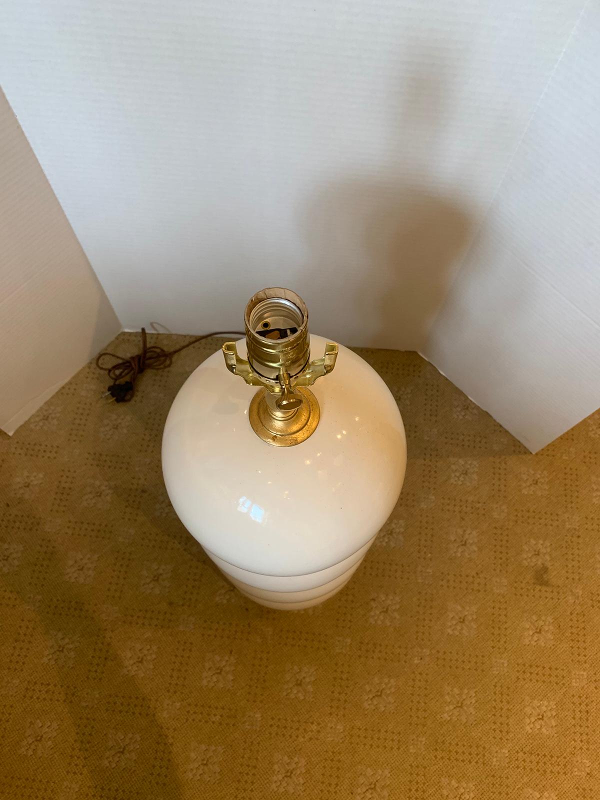 Mitte des 20. Jahrhunderts Weiß glasierte Blase Lampe auf Custom Giltwood Basis im Angebot 1