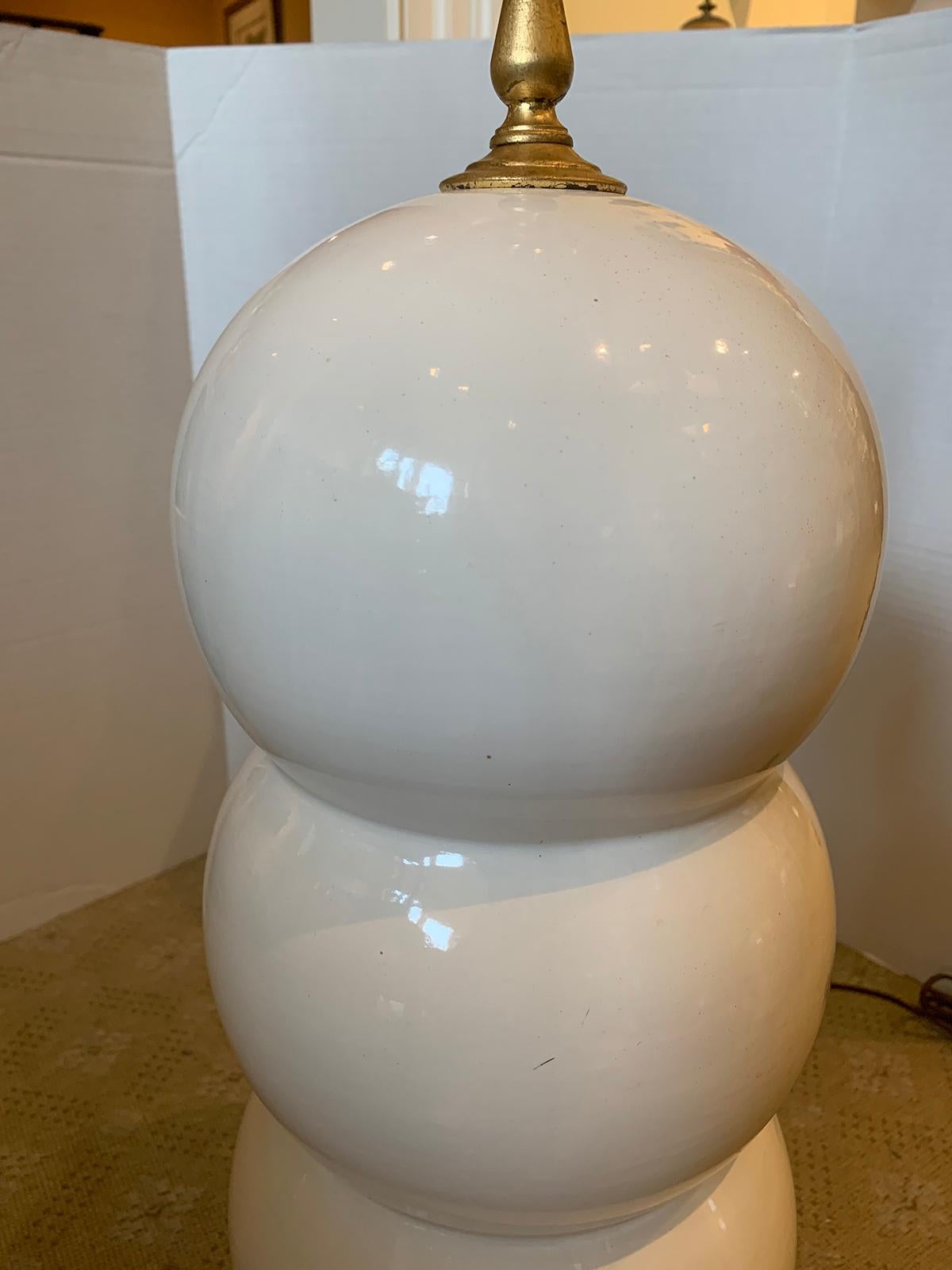 Mitte des 20. Jahrhunderts Weiß glasierte Blase Lampe auf Custom Giltwood Basis im Angebot 3