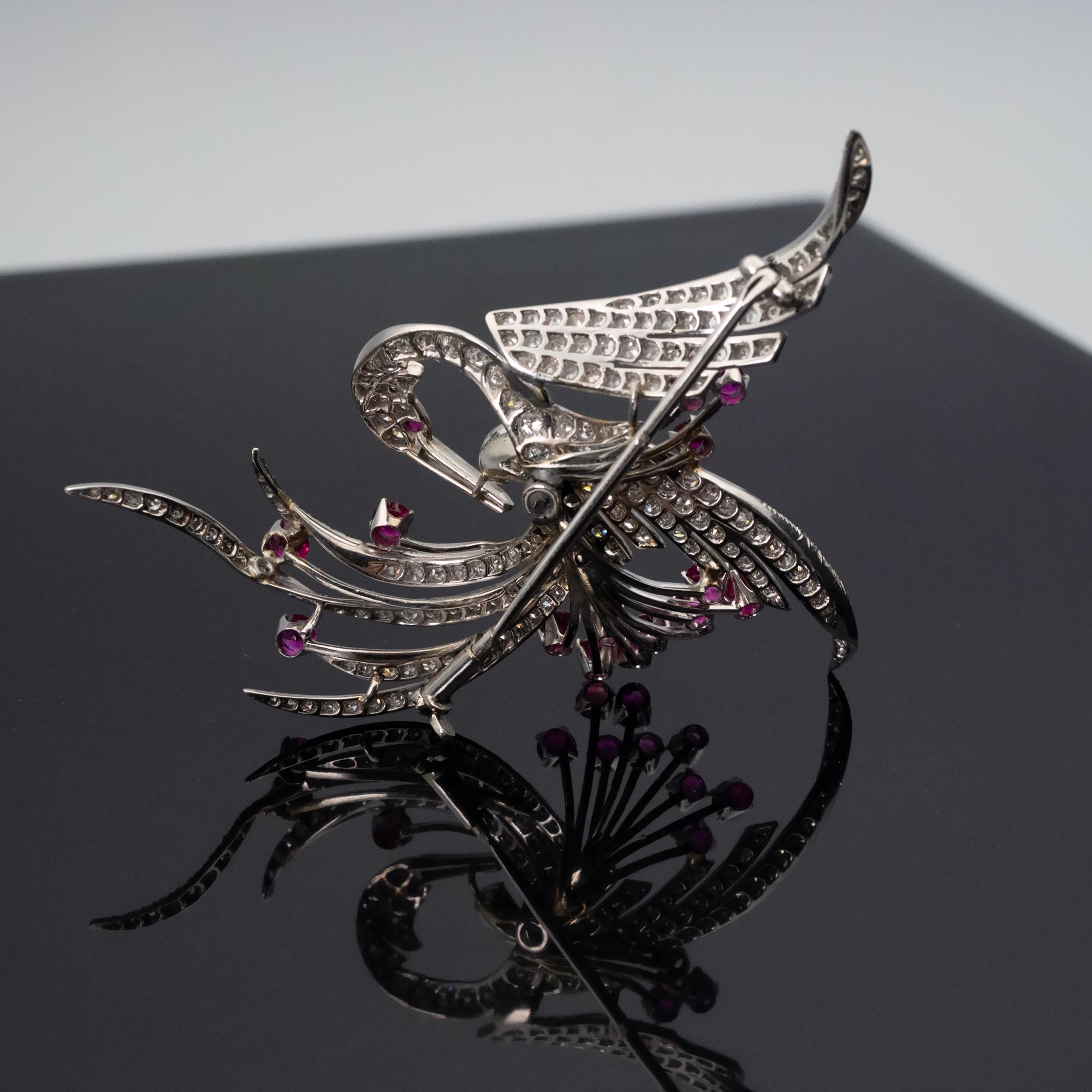 Mid-20th Century White Gold Bird Brooch with Pavé Diamonds and Ruby Accents In Excellent Condition For Sale In Monte Carlo, MC