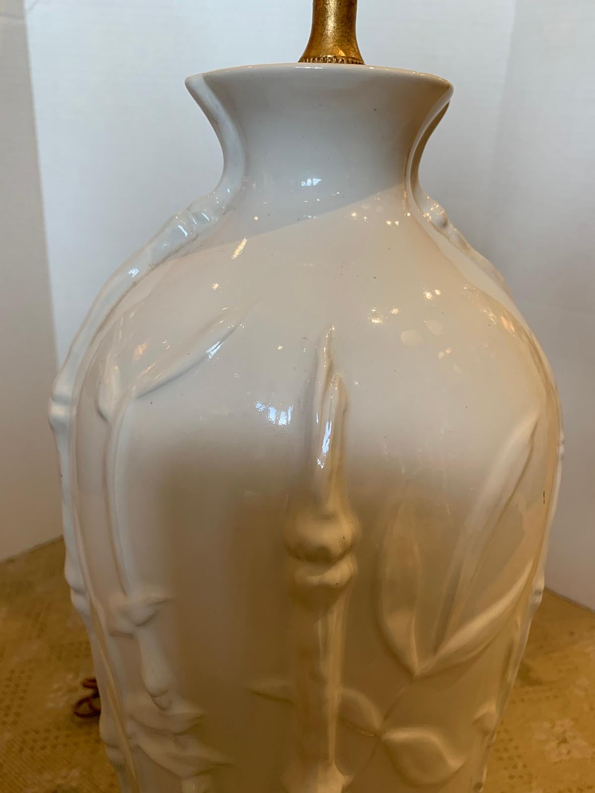 Mid-20th Century White Pottery Lamp with Bamboo Motif on Custom Giltwood Base For Sale 7