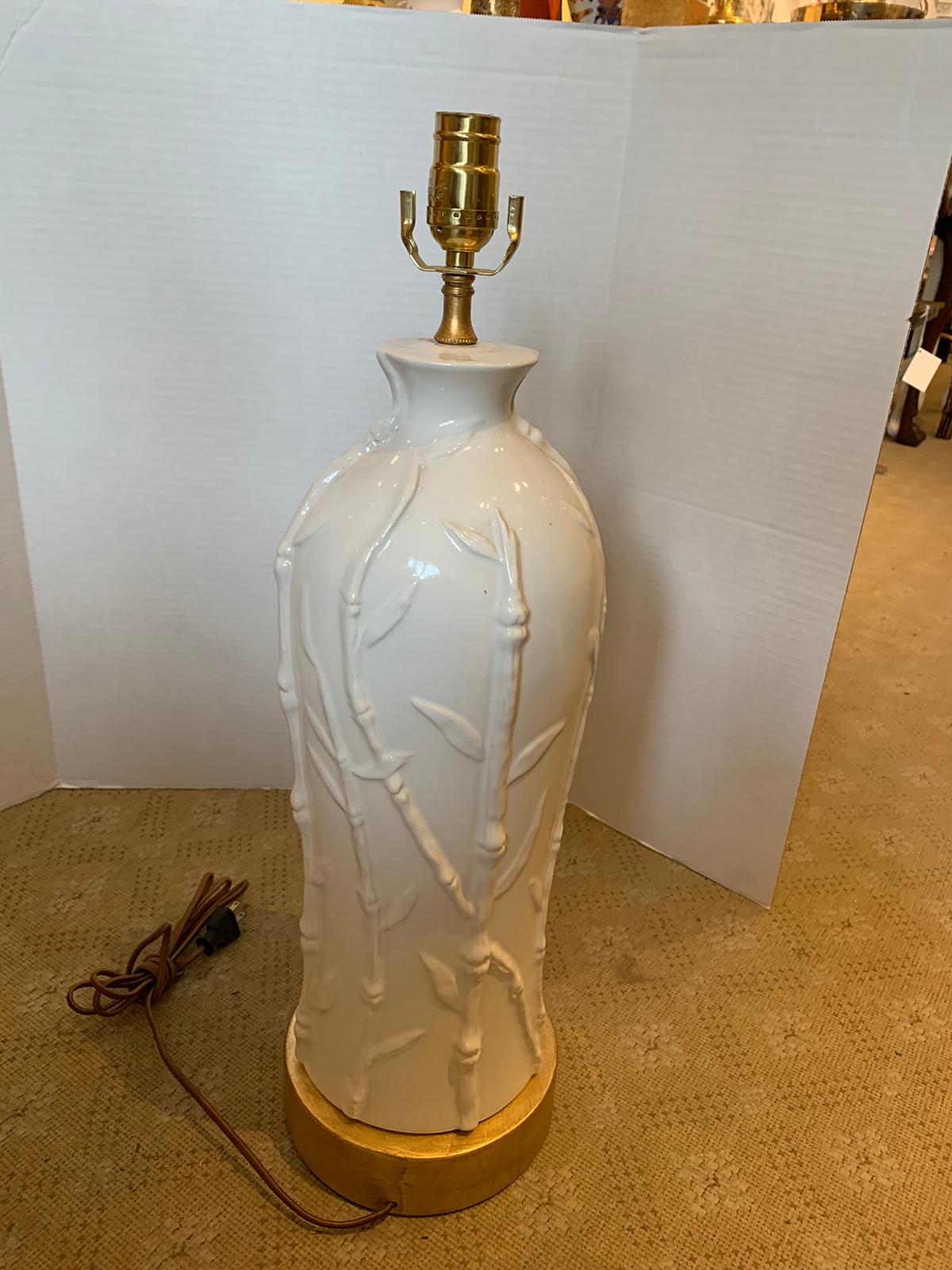Mid-20th Century White Pottery Lamp with Bamboo Motif on Custom Giltwood Base For Sale 3