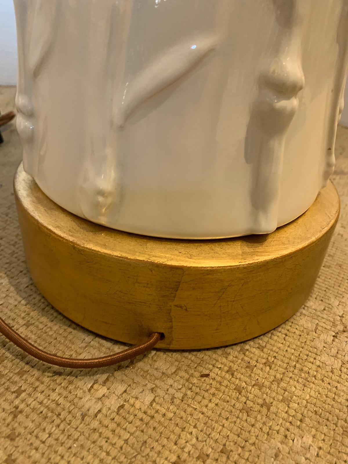 Mid-20th Century White Pottery Lamp with Bamboo Motif on Custom Giltwood Base For Sale 4