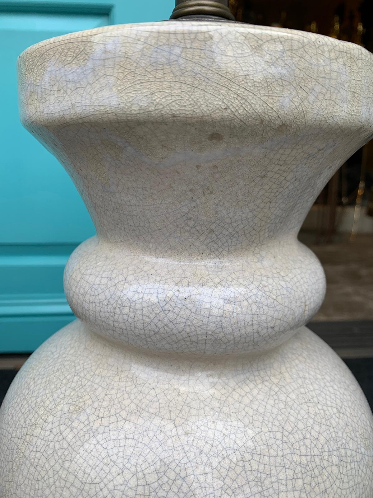 Mid-20th Century White Pottery Lamp with Crackle Finish For Sale 4