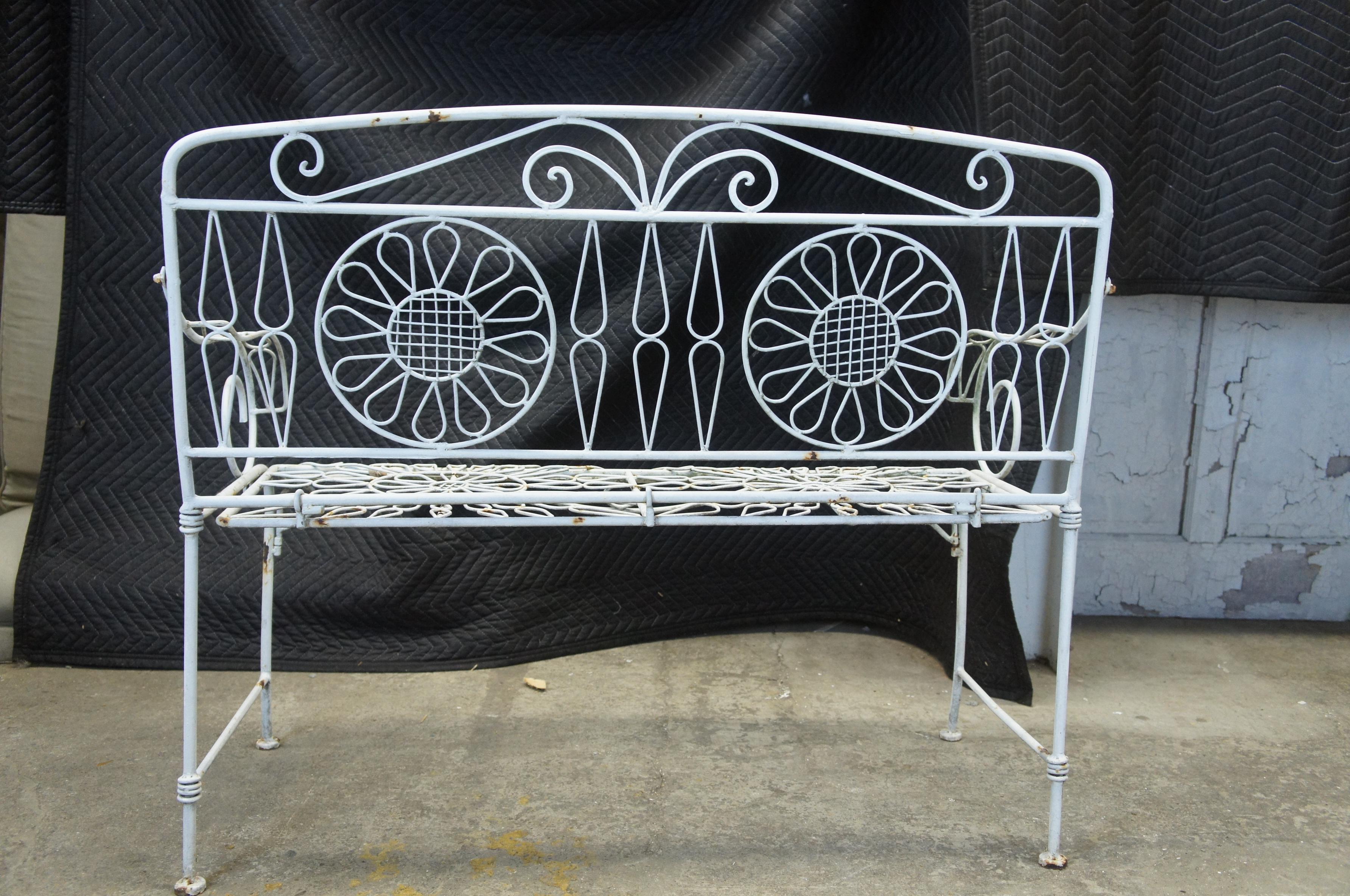 Mid 20th Century White Wrought Iron Flower Back Patio Settee Garden Bench Seat In Good Condition In Dayton, OH