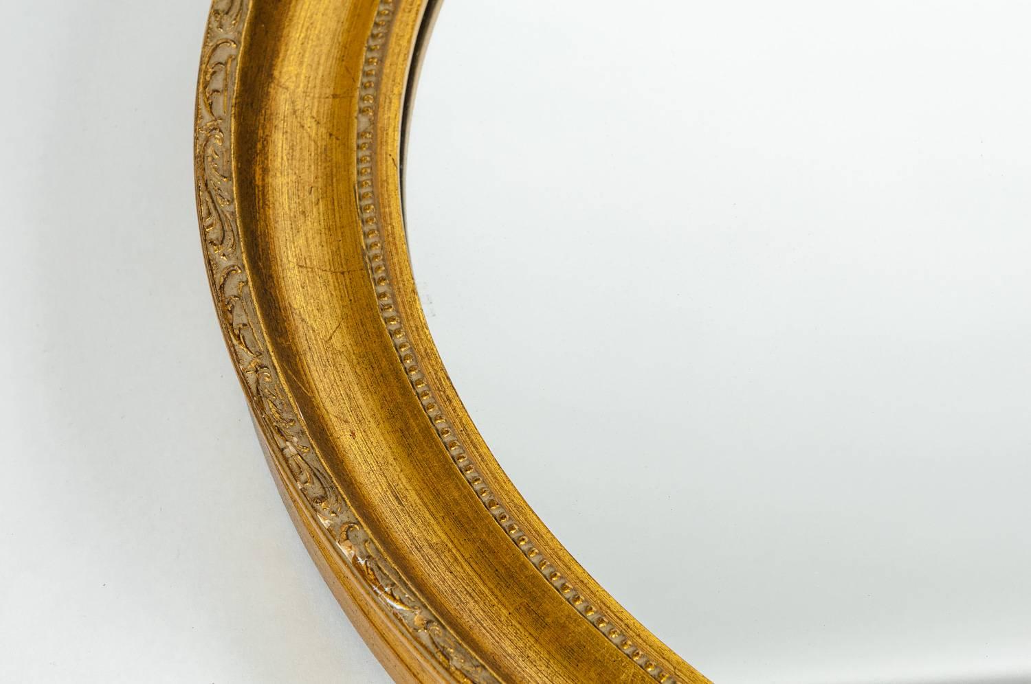 Mid-20th Century Wood Frame Oval Hanging Mirror In Excellent Condition In Tarry Town, NY