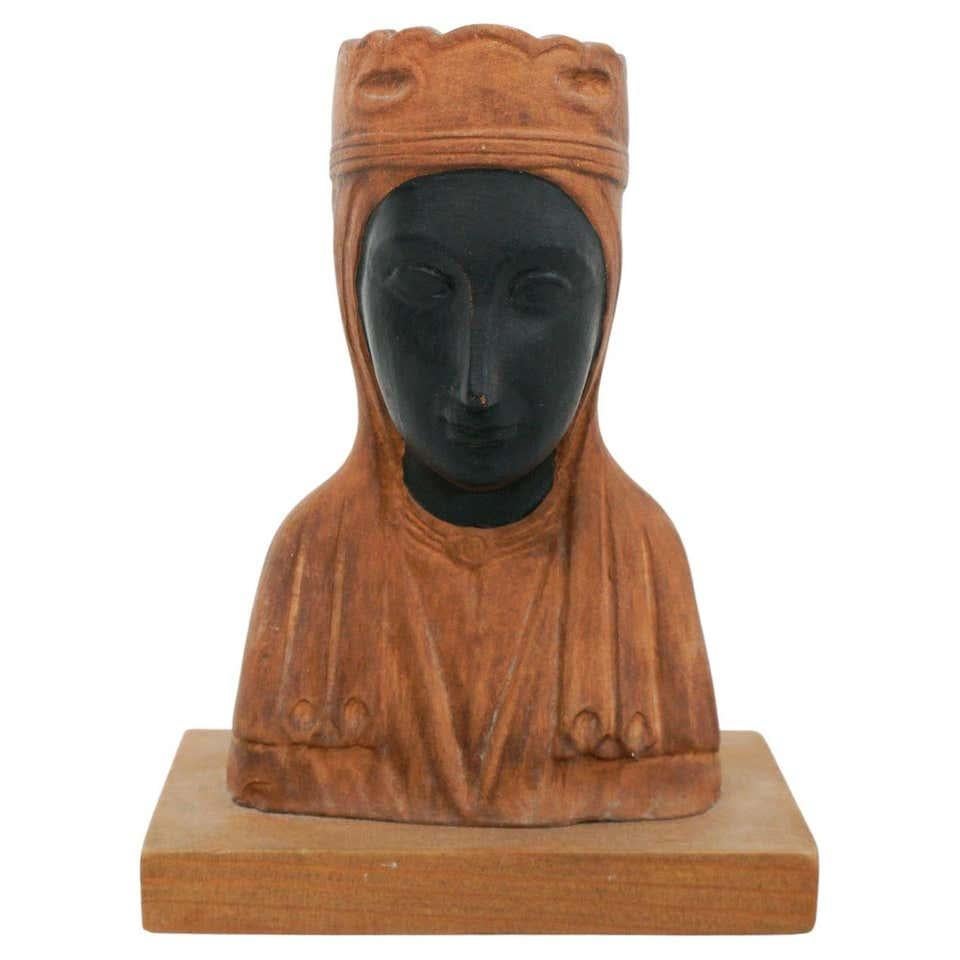 Montserrat-Frauenstatue aus Holz, Mitte des 20. Jahrhunderts im Angebot 8