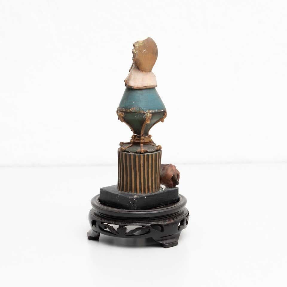 Mitte des 20. Jahrhunderts Wood Virgin Statue im Angebot 1