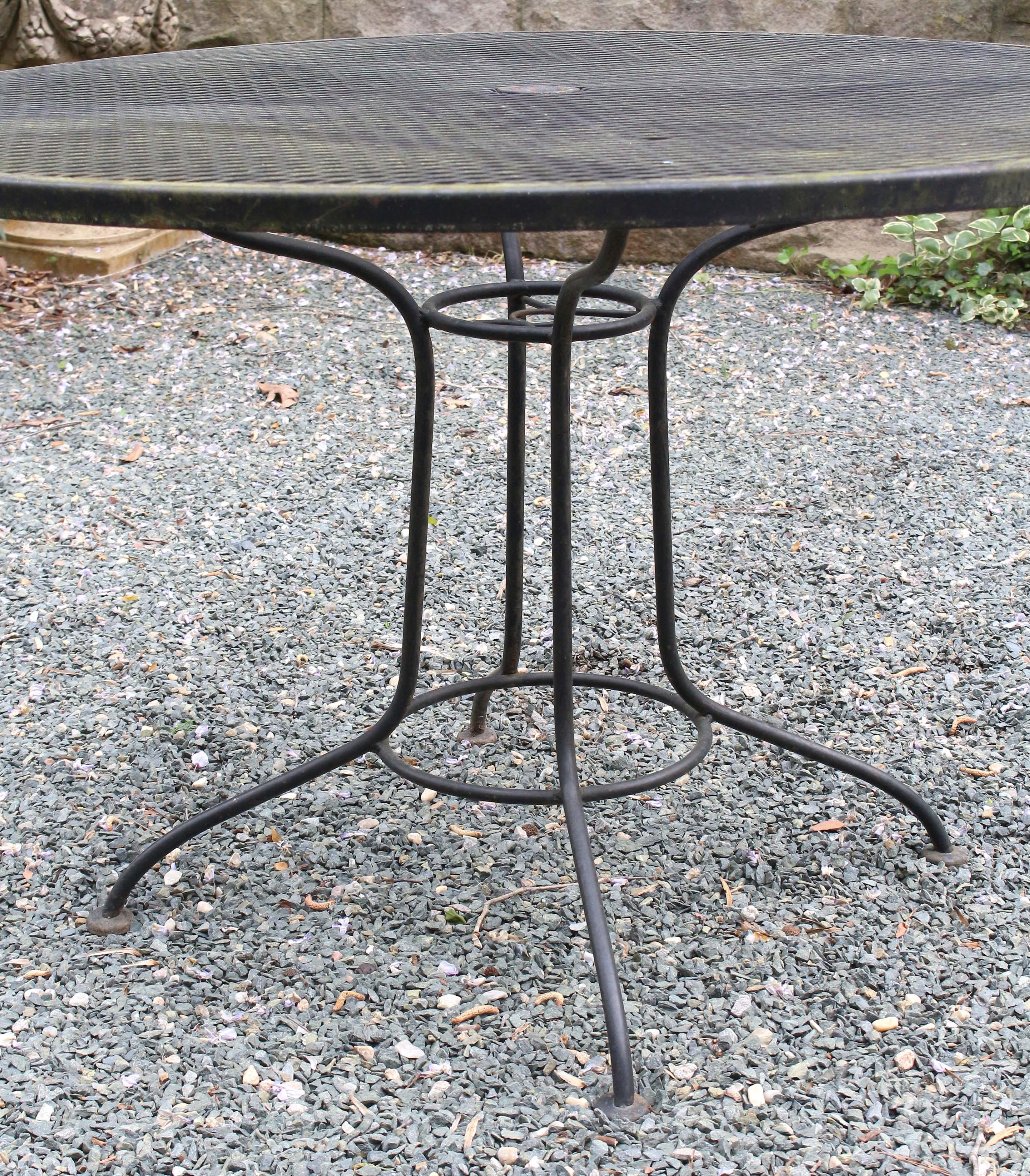 Mid-20th Century Woodard Wrought Iron Table & 4 Arm Chairs For Sale 5