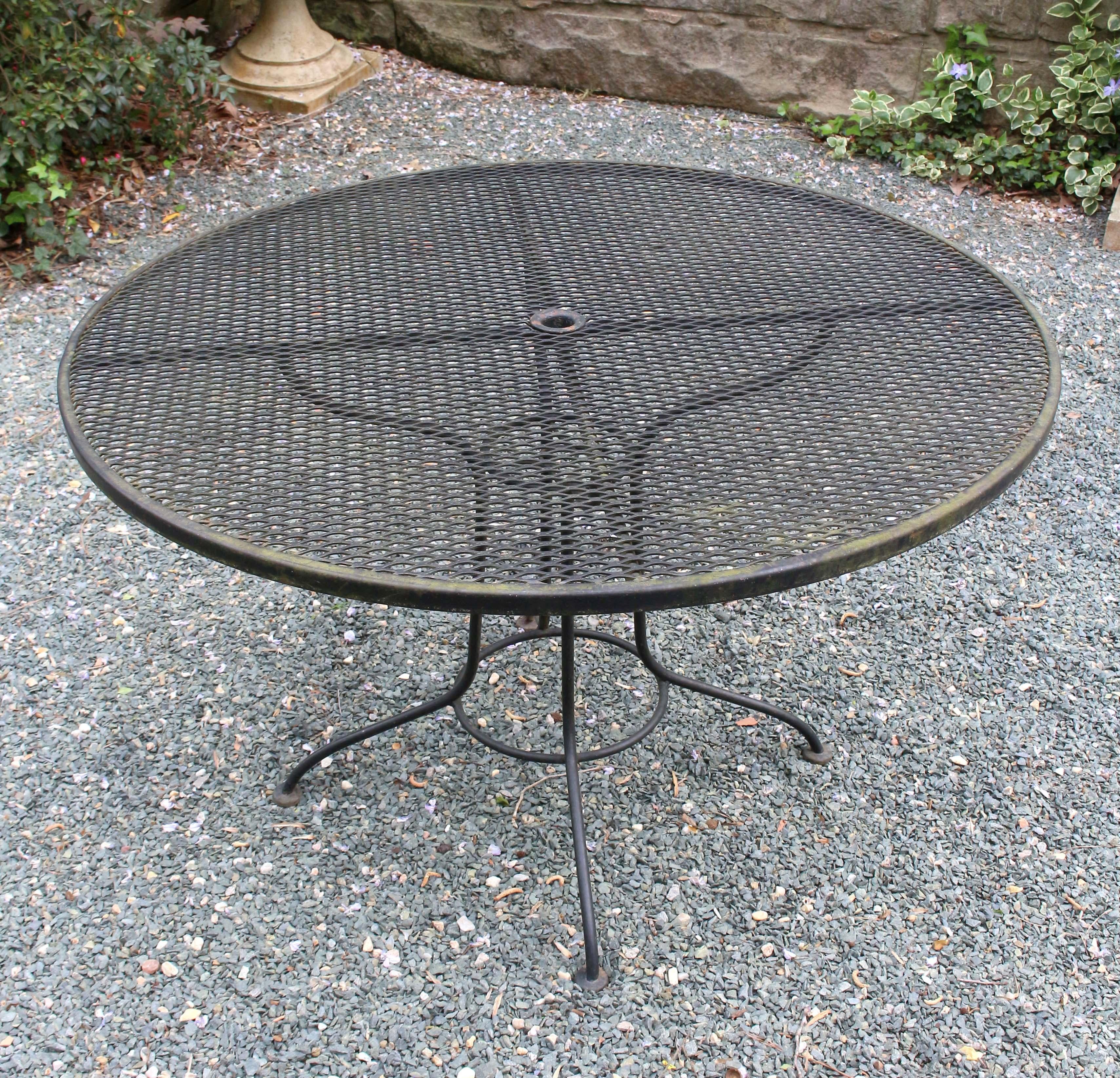 Mid-20th Century Woodard Wrought Iron Table & 4 Arm Chairs For Sale 4