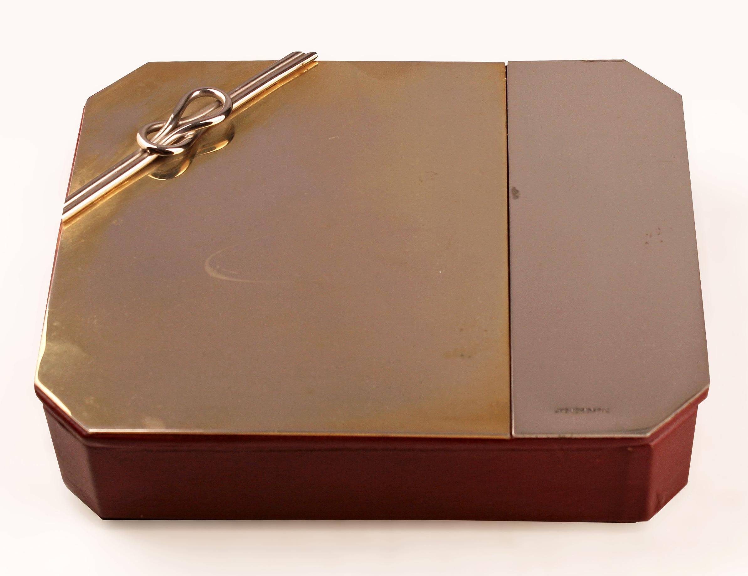 Mid-Century moderno Scatola di legno della metà del XX secolo con coperchio con nodo d'argento dell'azienda francese Hermès Paris in vendita