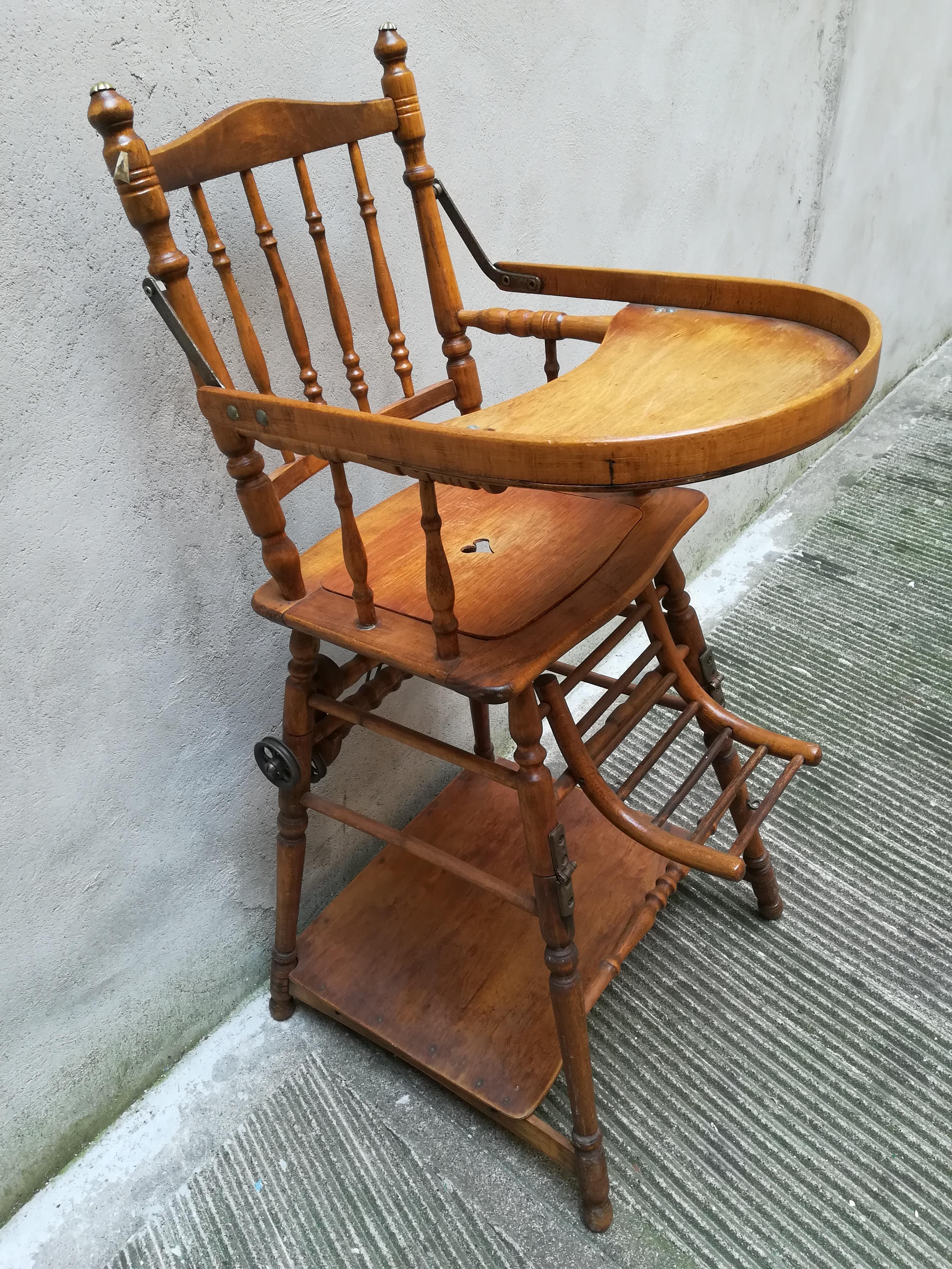 Chaise haute ou Merry-Go-Round française en bois du milieu du 20ème siècle, 1940 Bon état - En vente à Milan, Italy