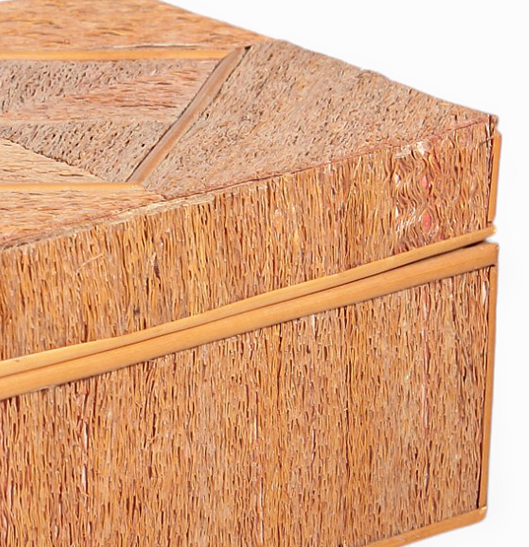 Mid-20th Century Wooden Rectangular Decorative Box Covered in Straw, Scandinavia For Sale 3