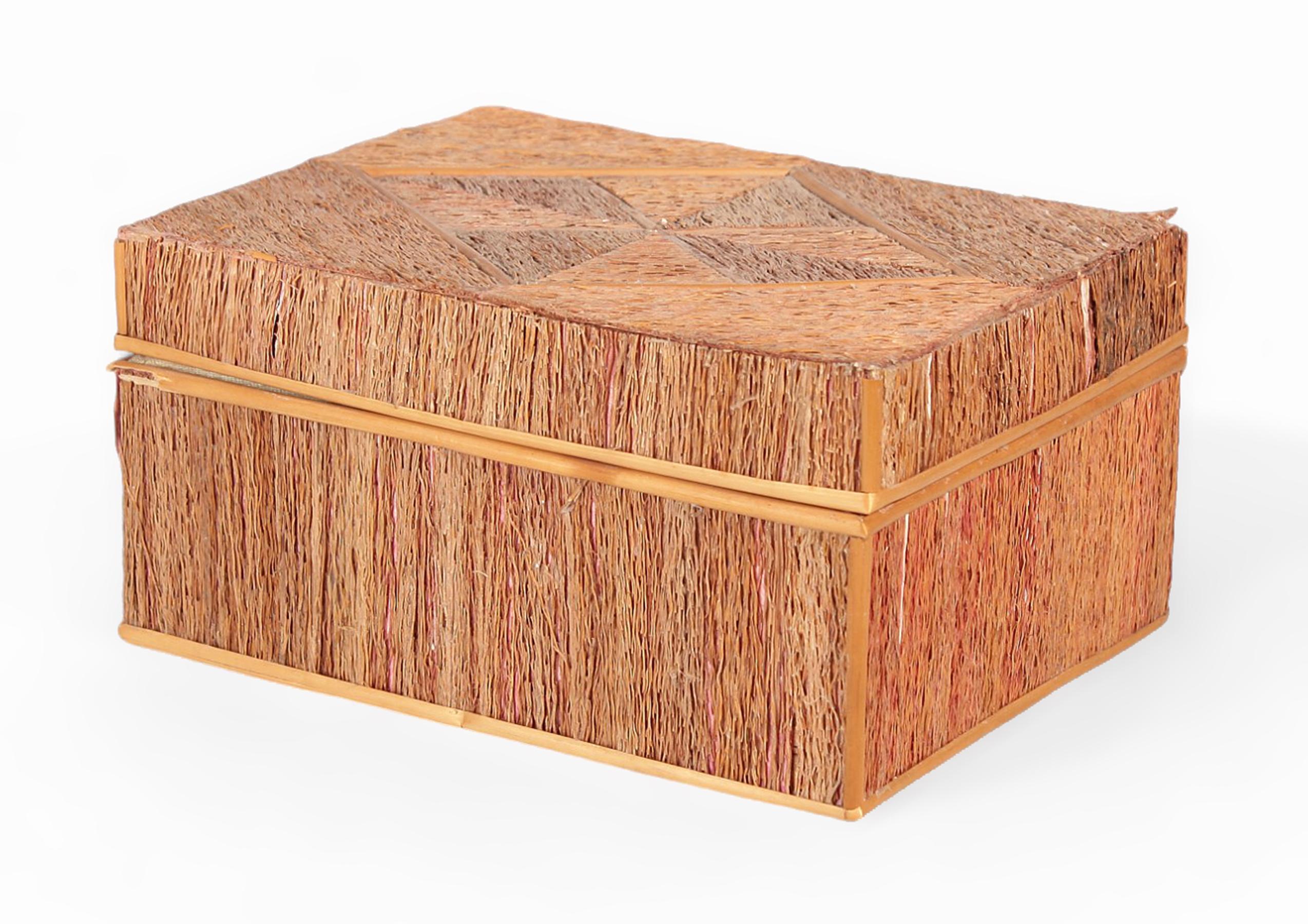 Mid-20th century wooden rectangular decorative box covered in straw with a padded interior, Scandinavia

By: unknown
Material: wood, fabric, foam, straw
Technique: hand-crafted
Dimensions: 4.5 in x 6 in x 3 in
Date: mid-20th century
Style: