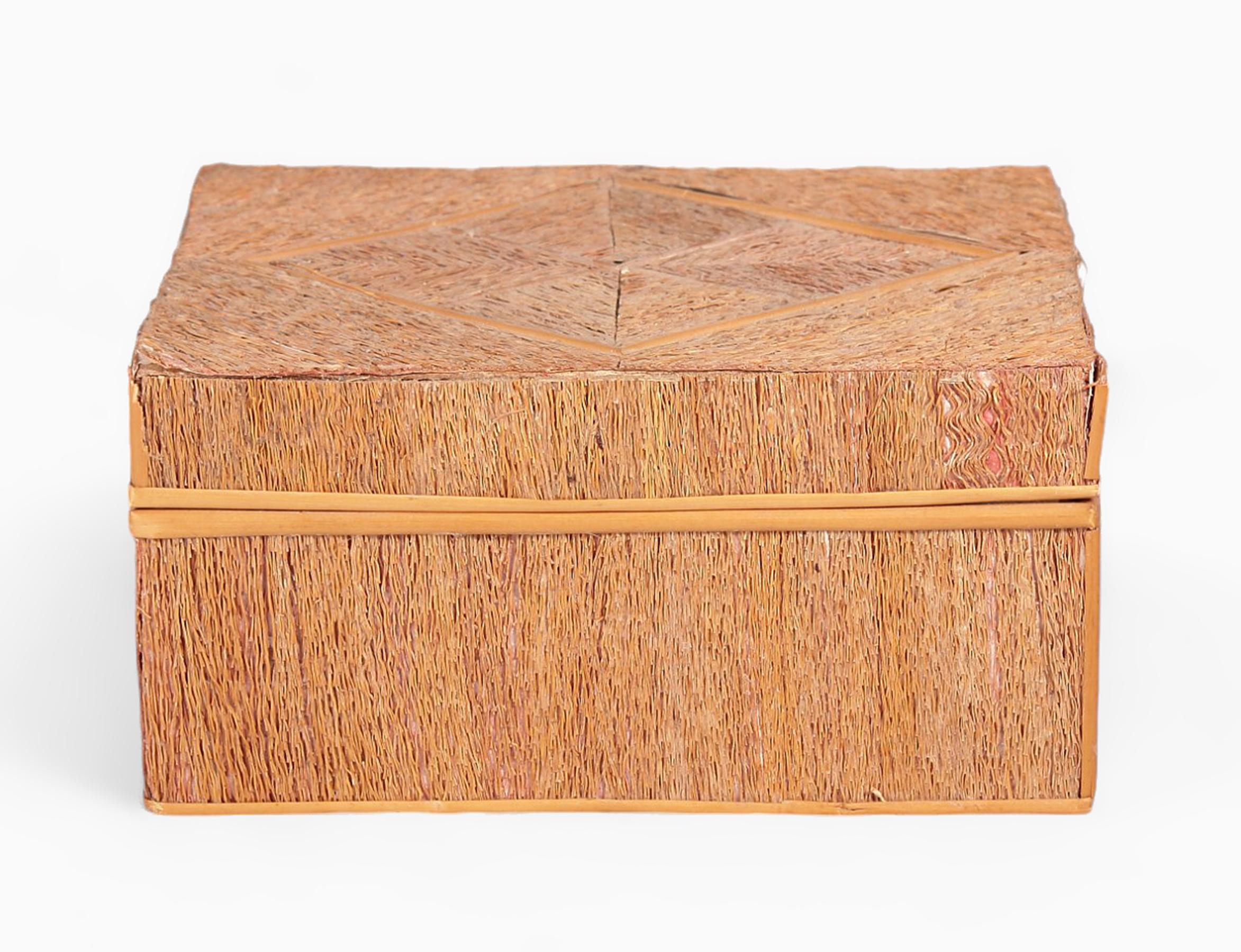Scandinavian Modern Mid-20th Century Wooden Rectangular Decorative Box Covered in Straw, Scandinavia For Sale
