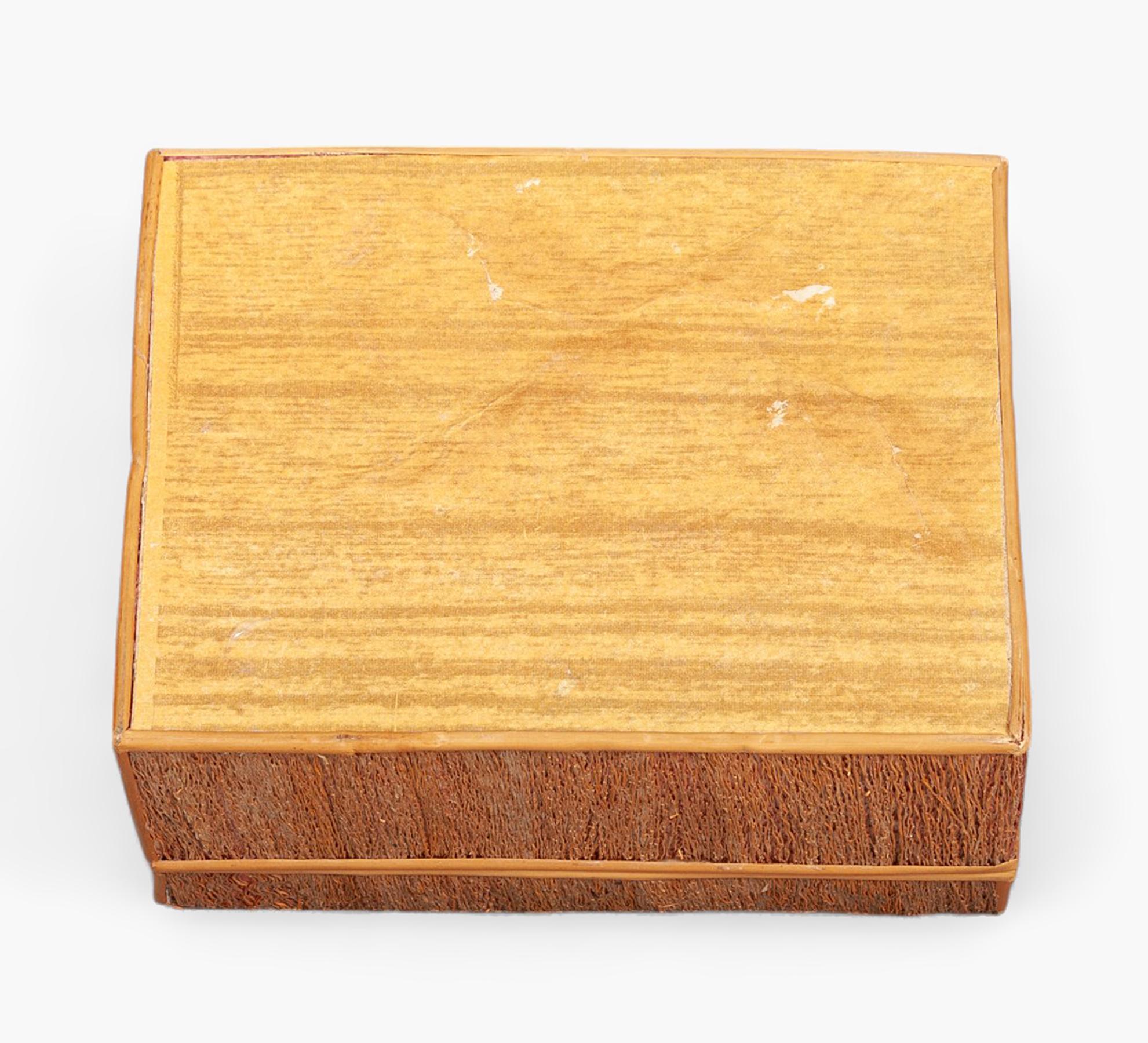 Mid-20th Century Wooden Rectangular Decorative Box Covered in Straw, Scandinavia For Sale 1