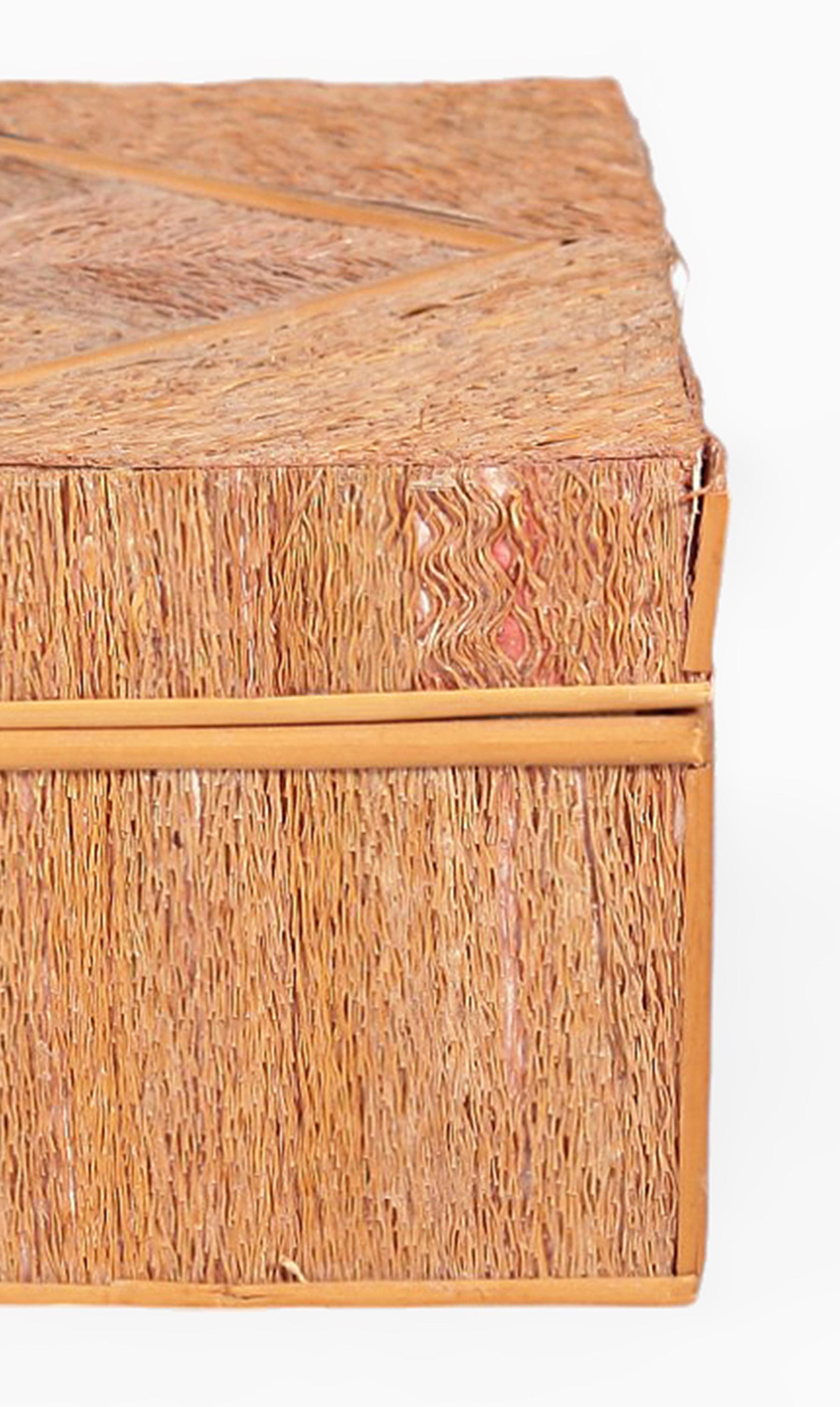 Mid-20th Century Wooden Rectangular Decorative Box Covered in Straw, Scandinavia For Sale 2