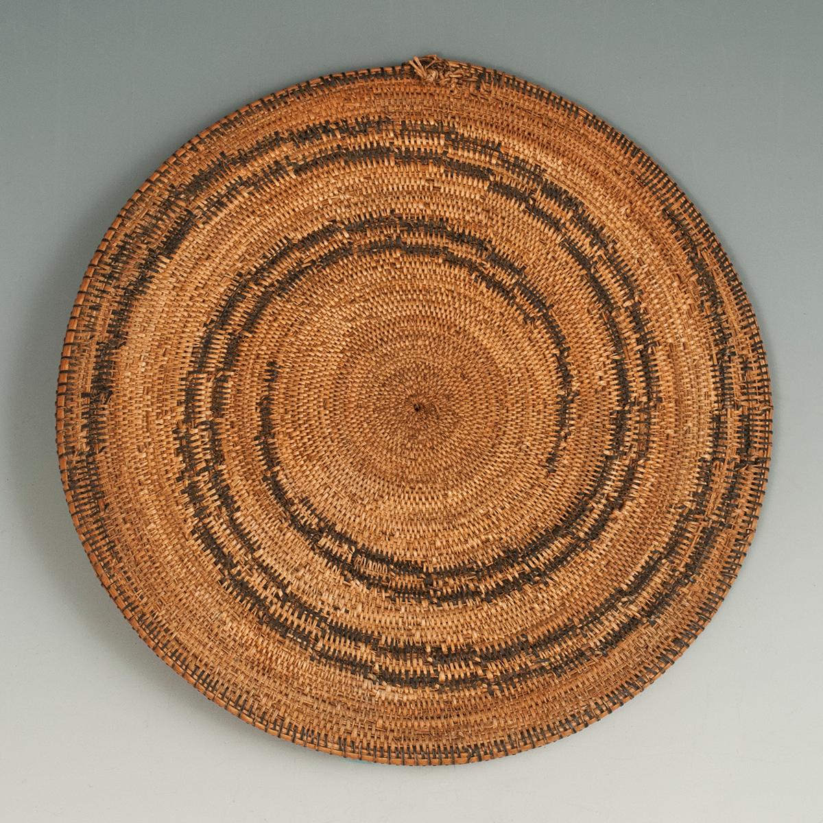 Tribal Mid-20th Century Woven Presentation Plate 'Agakoko', Tutsi People, Rwanda