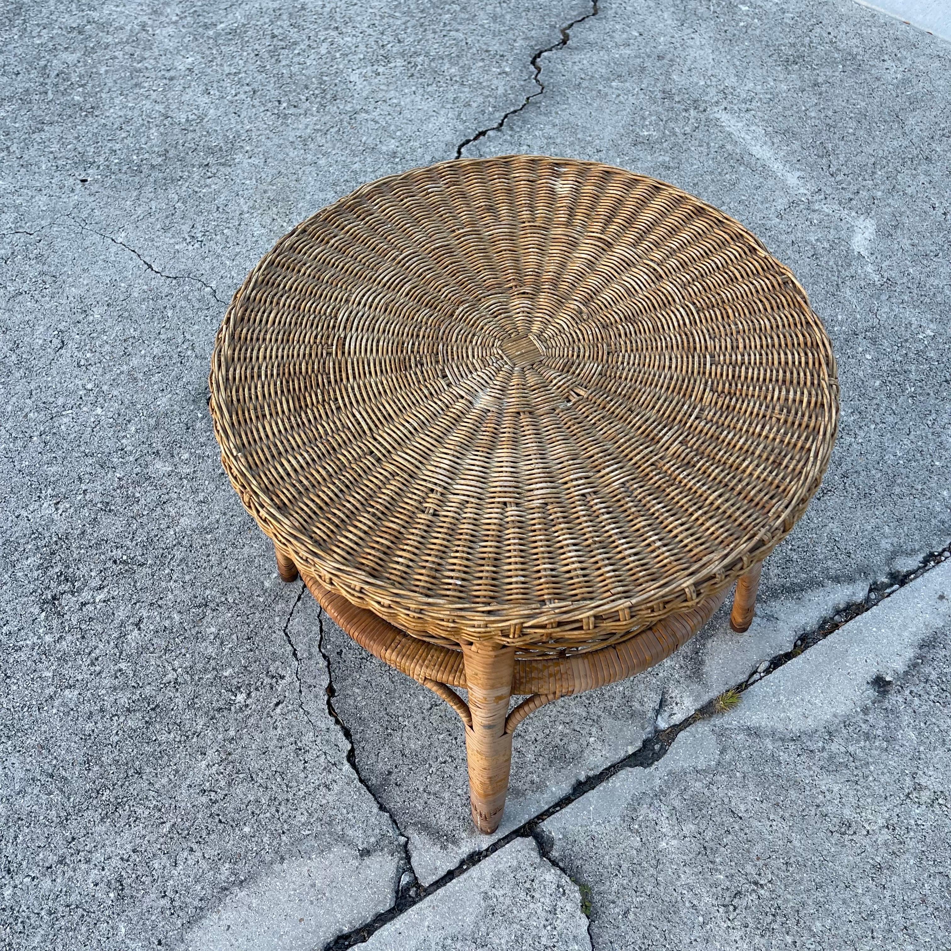 Mid-20th Century Woven Wicker Rattan Round Side or Small Coffee Table In Good Condition For Sale In Jensen Beach, FL