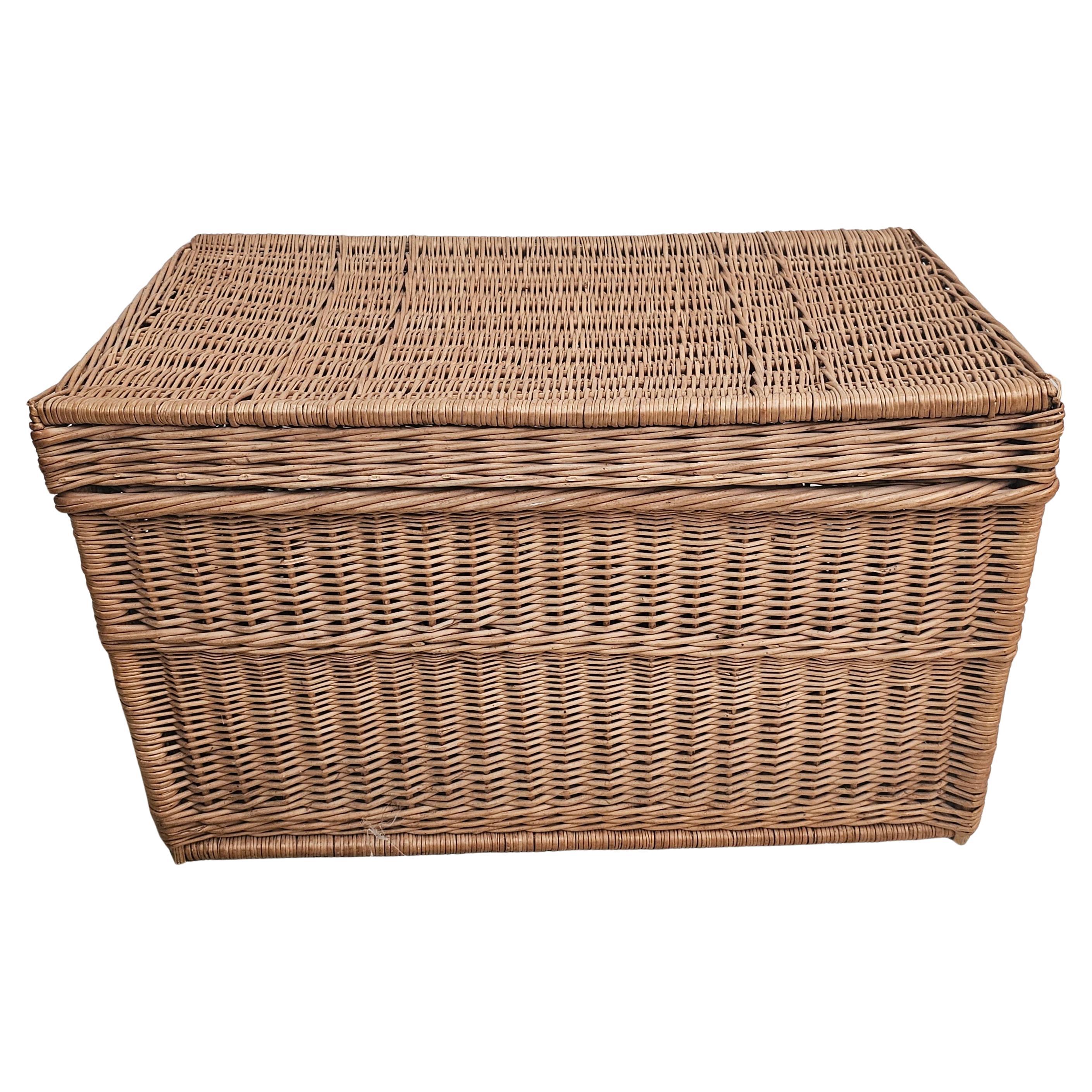 Mitte des 20. Jahrhunderts gewebtes Wicket Decke Storage Chest
