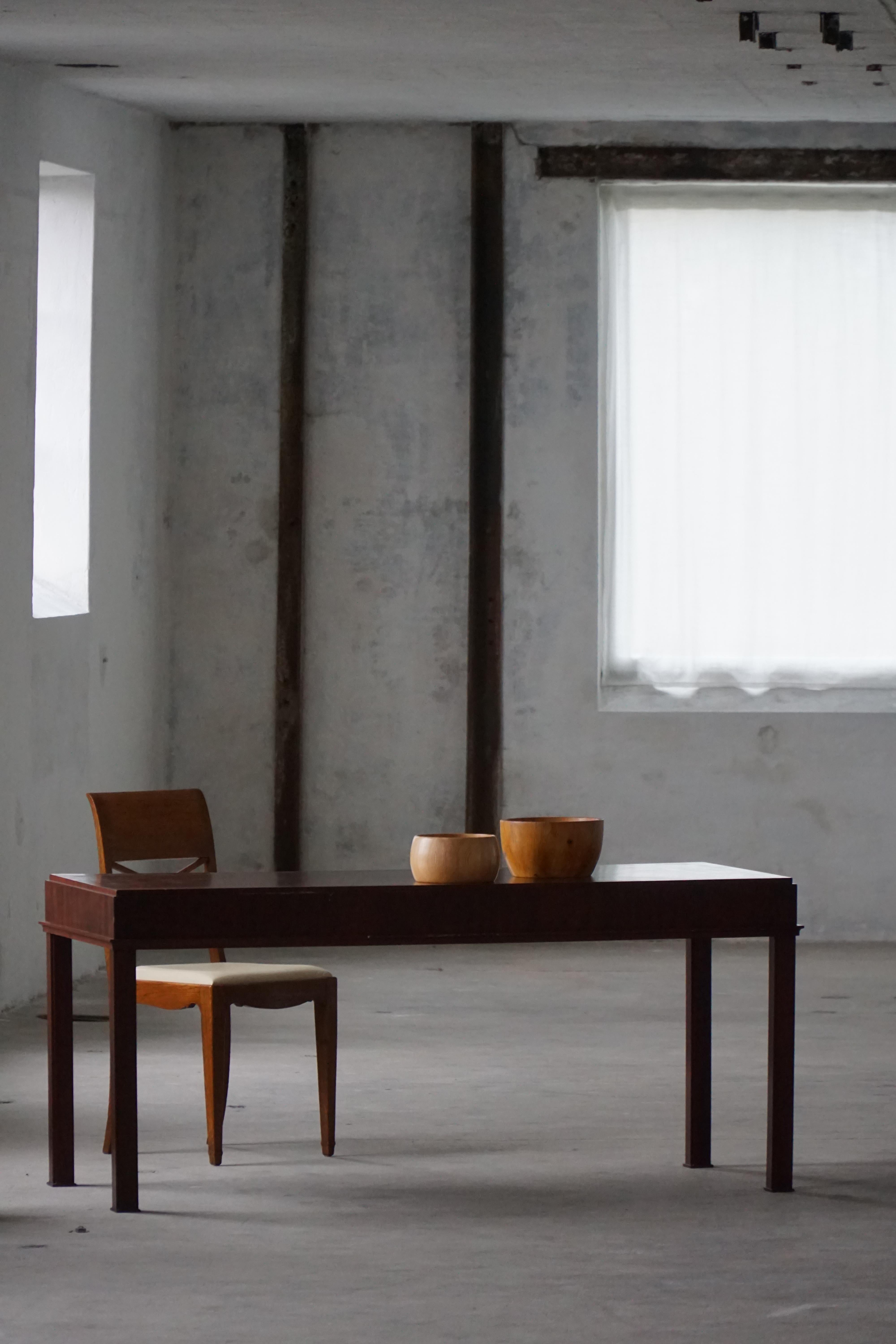 Scrivania in mogano della metà del XX secolo, opera di un ebanista danese, anni '50 in vendita 6