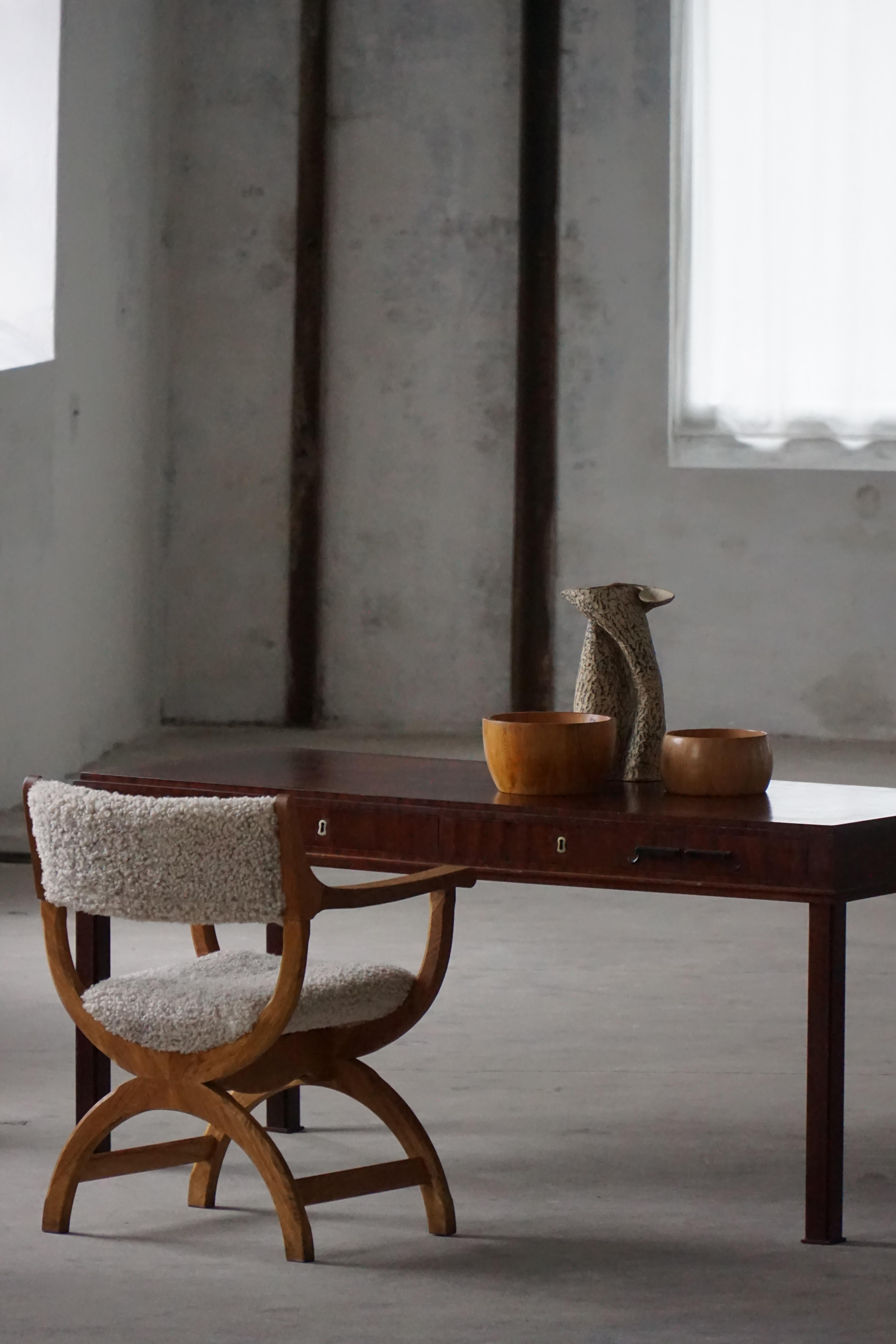 Scrivania in mogano della metà del XX secolo, opera di un ebanista danese, anni '50 in vendita 14