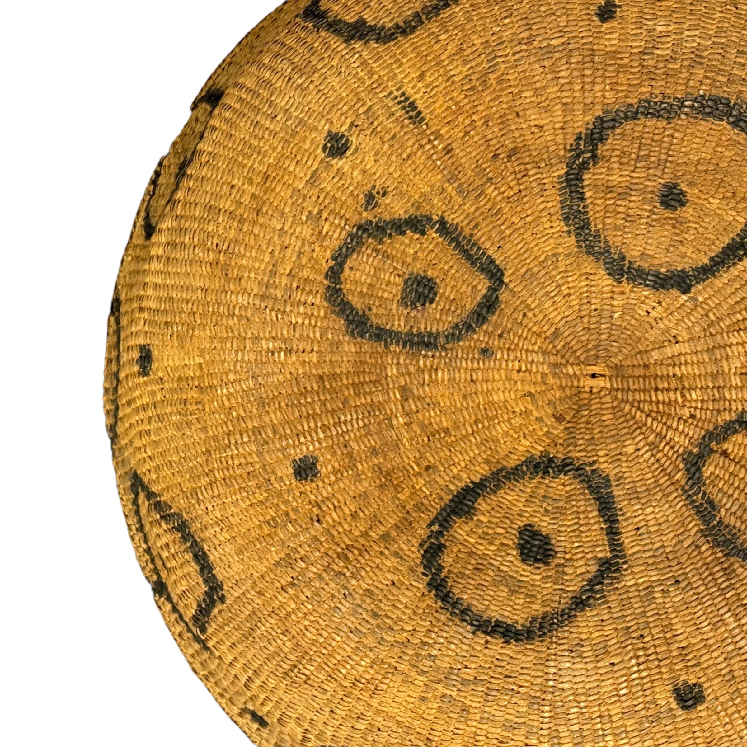 Mid-20th Century Yanomami Gathering Basket In Good Condition For Sale In Chicago, IL