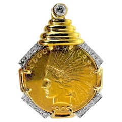 Ciondolo con moneta da 10 dollari americani del 1909 in oro giallo della metà del XX secolo con diamanti