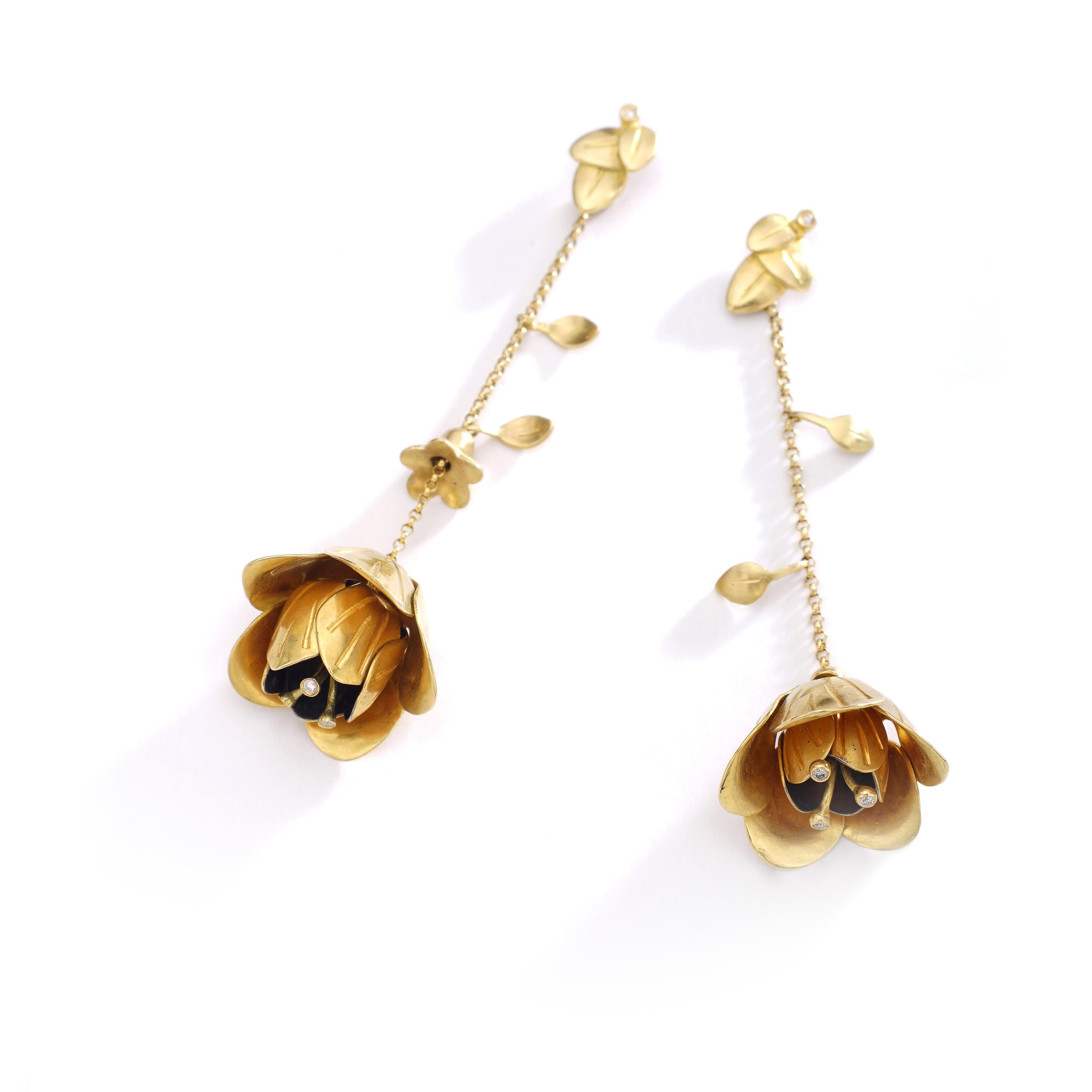 Diamond and Yellow Gold Rose Flower Ear Pendants.
Circa 1950.

Total length approx. : 5.10 cm
Max. width approx. : 1.60 cm

Total weight: 7.75 grams