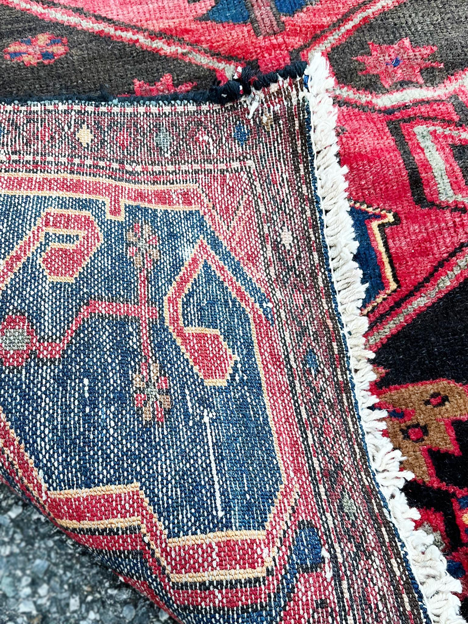 Mid-20th Century Zanjan Persian Rug For Sale 2