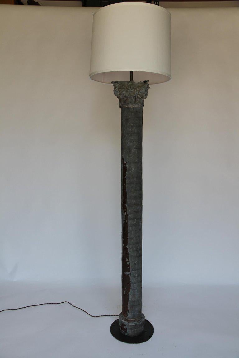 Mitte des 20. Jahrhunderts Zink-Säulenform Re-Purposed Stehlampe im Zustand „Gut“ im Angebot in Burton, TX