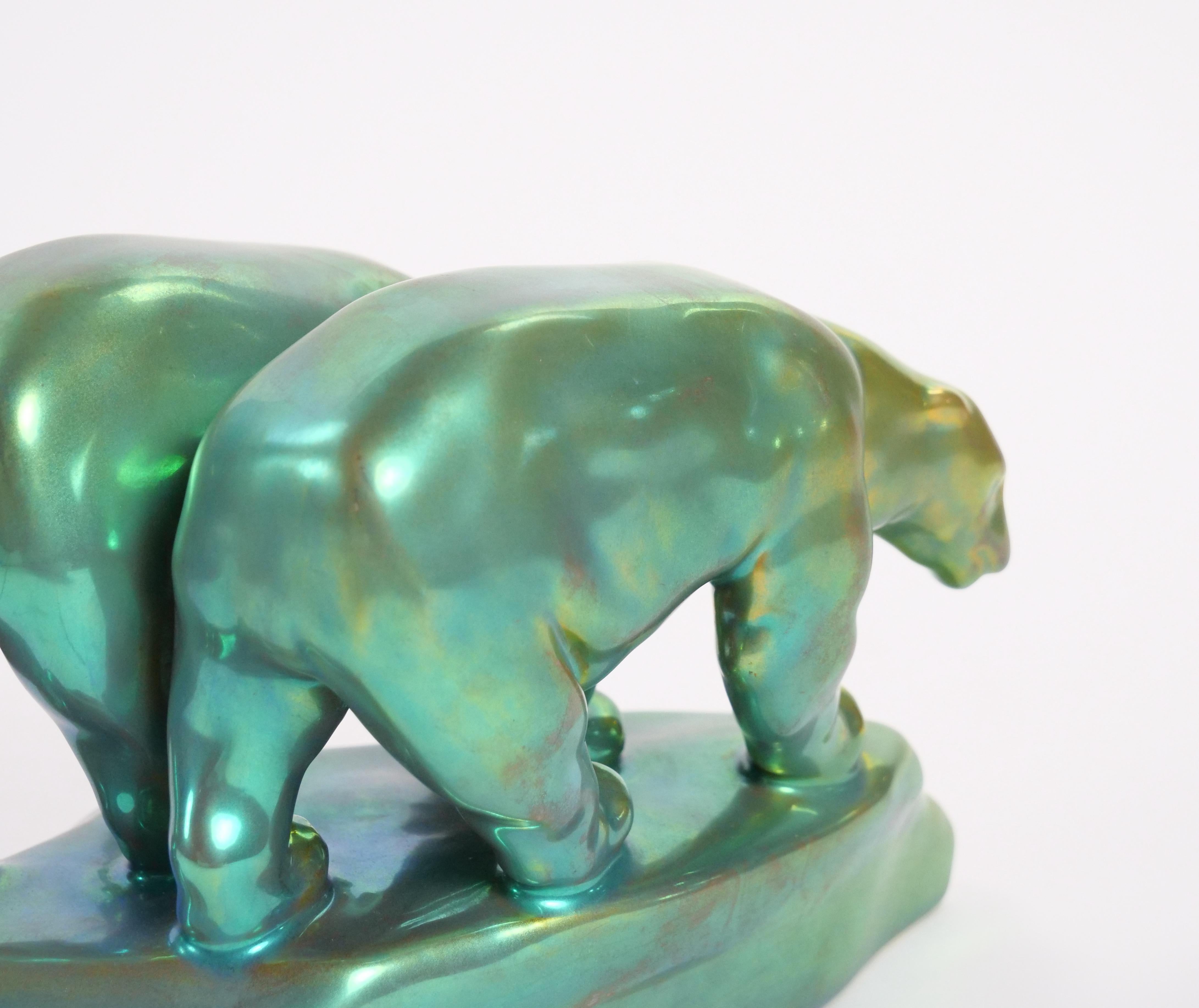 Sculpture en porcelaine hongroise irisée verte du milieu du 20e siècle de Zsolnay en vente 3