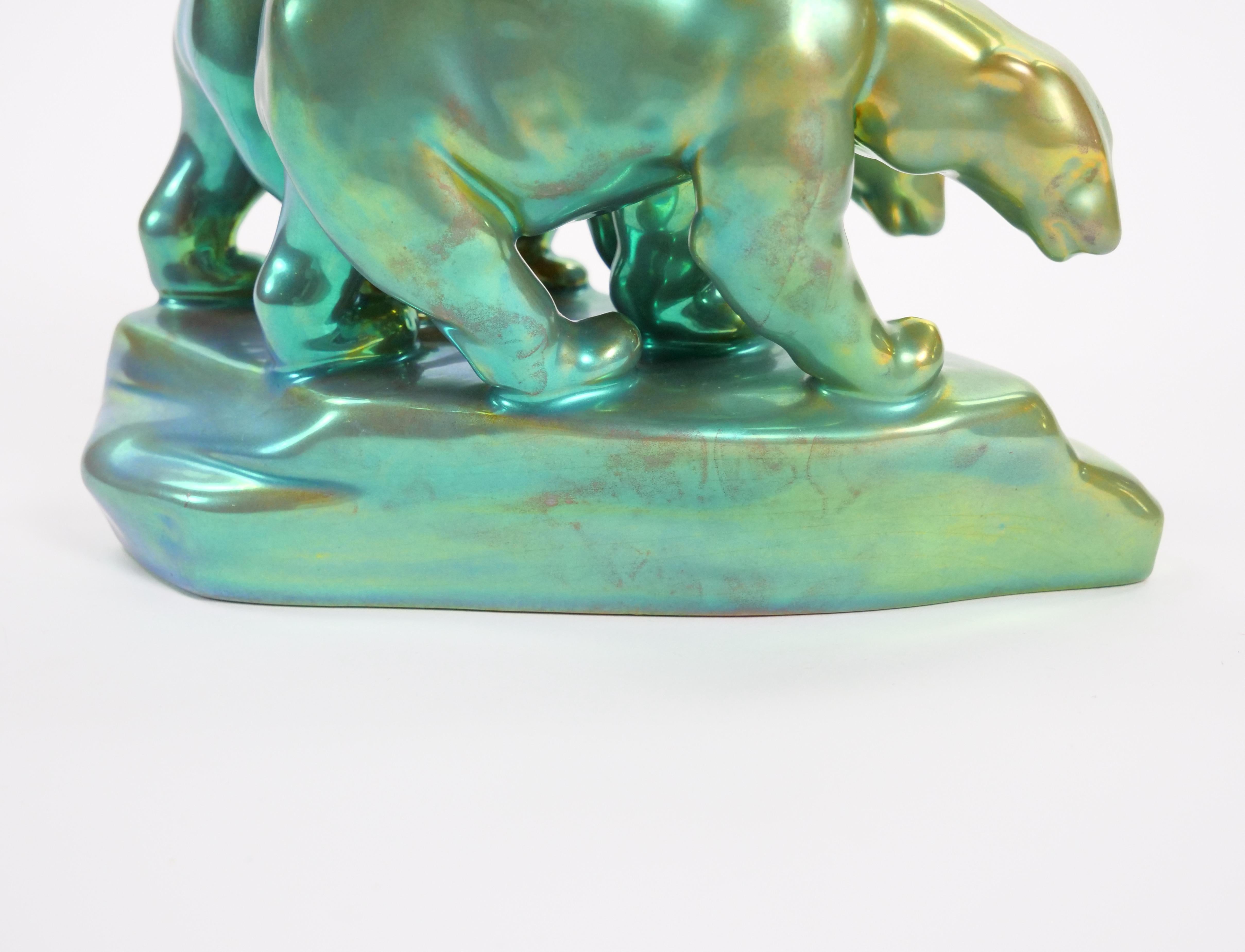 Sculpture en porcelaine hongroise irisée verte du milieu du 20e siècle de Zsolnay en vente 1