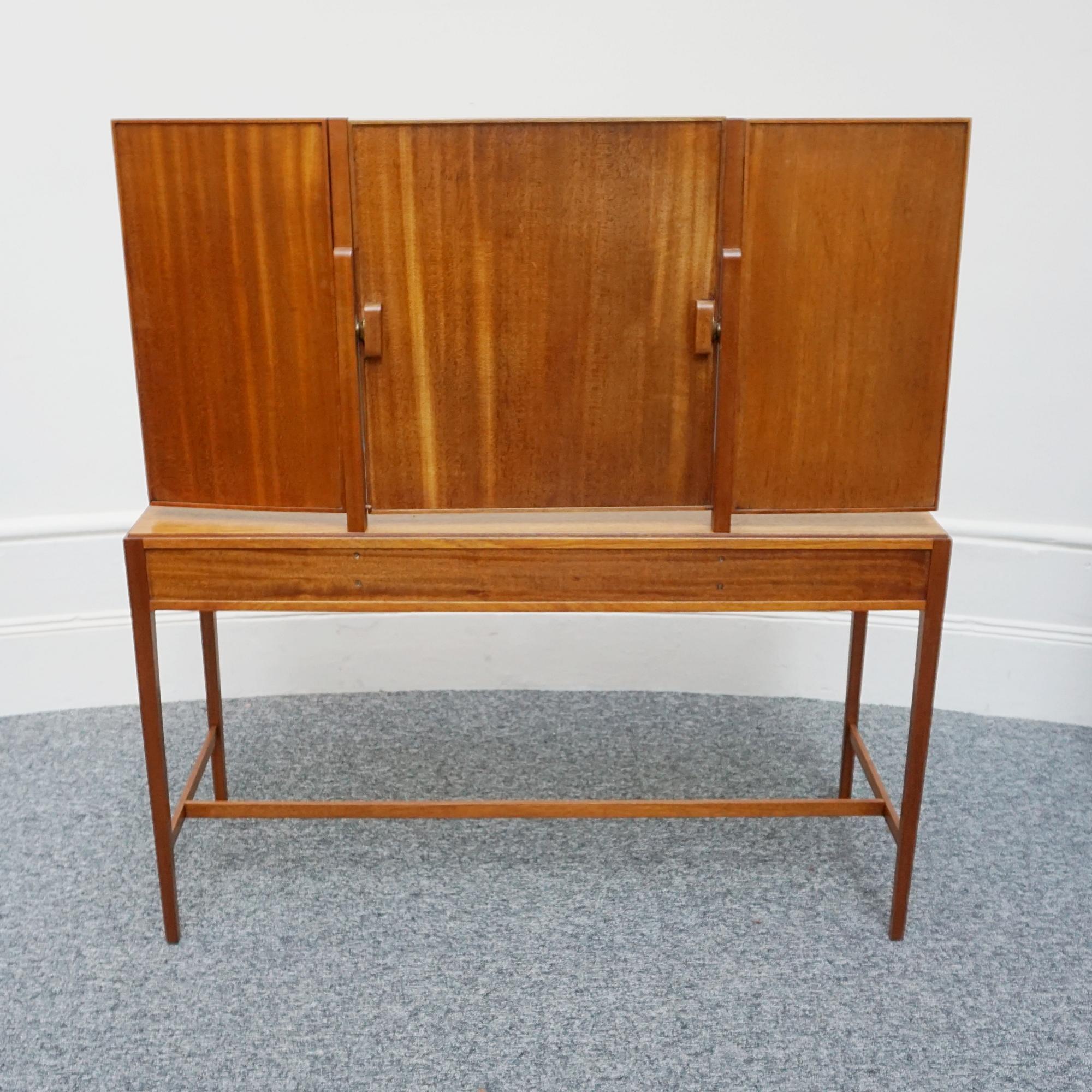 Mid-20th Dressing Table Retailed by Heal's of London Circa 1950 2