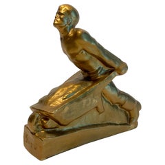 Escultura de escayola dorada "Sisu" de mediados del siglo XX, de Yrjö Liipola, Finlandia