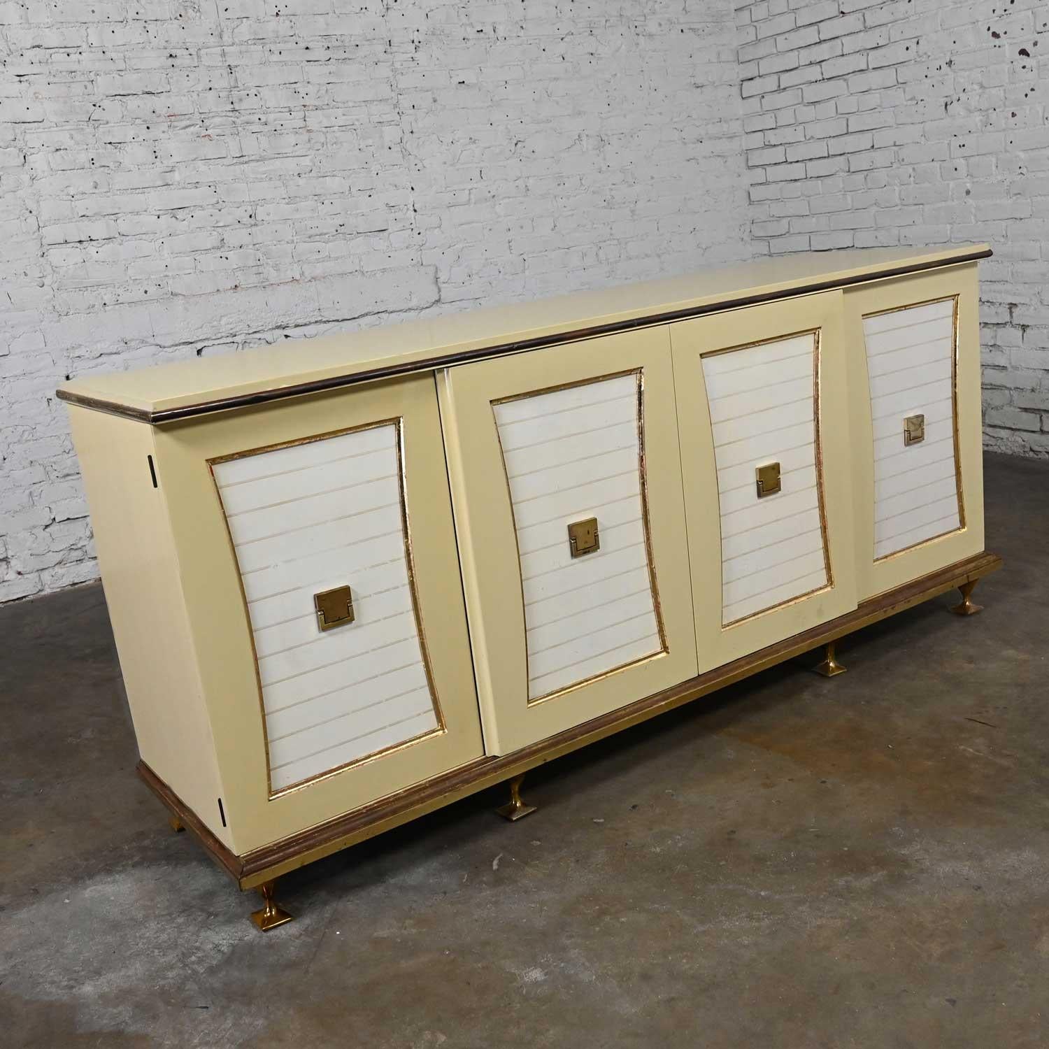 Mid-20th Hollywood Regency Credenza or Dresser by Renzo Rutili for Johnson Furn In Good Condition For Sale In Topeka, KS