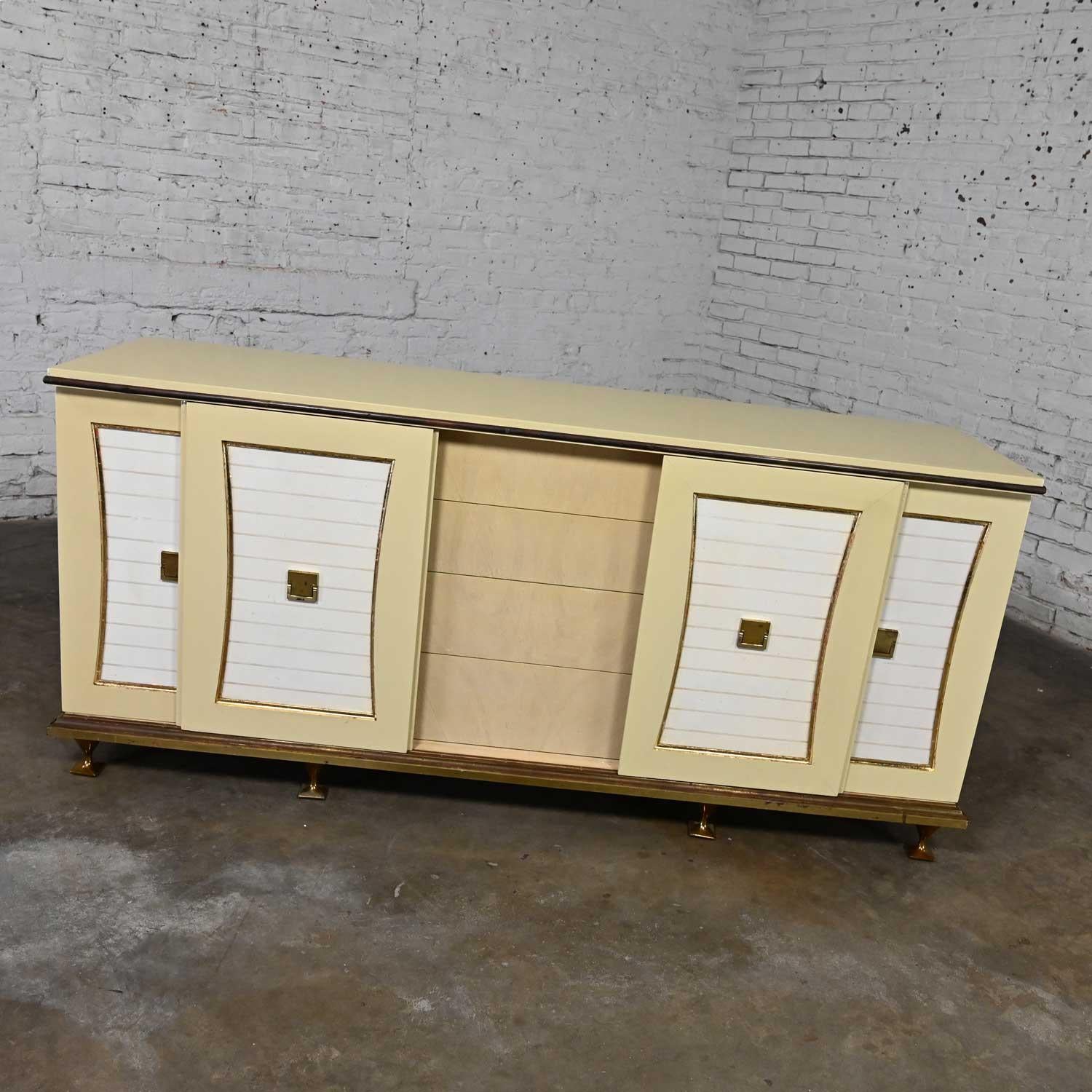 Mid-20th Hollywood Regency Credenza or Dresser by Renzo Rutili for Johnson Furn For Sale 1