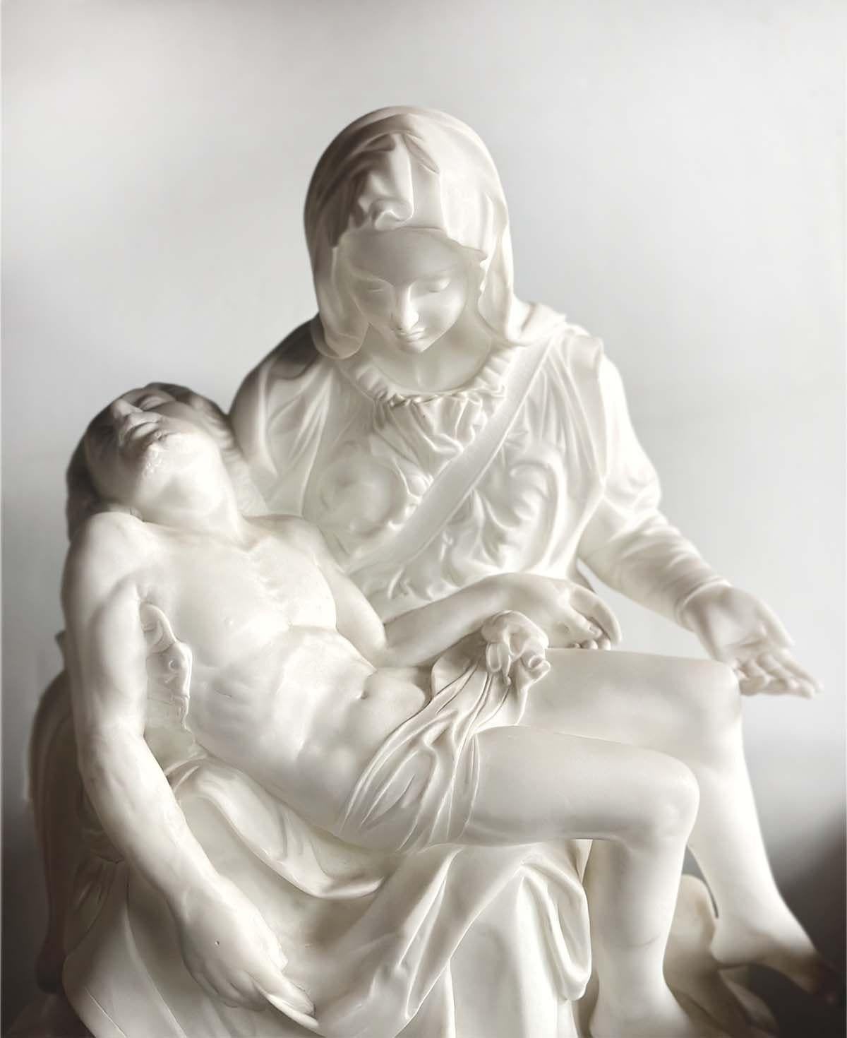 Sculpture italienne en marbre blanc du milieu du 20e siècle 