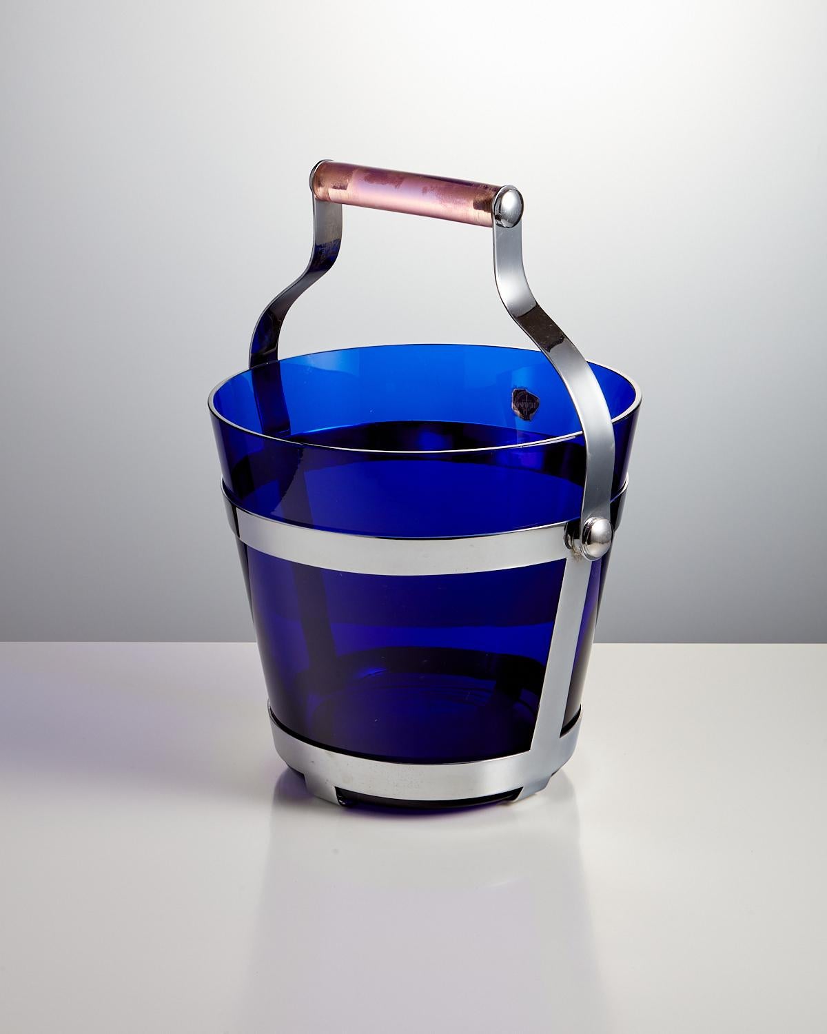 Spanish Mid-20th Large Blue Glass Ice Bucket Cooler with Pink Lucite Handle Spain 1960 For Sale