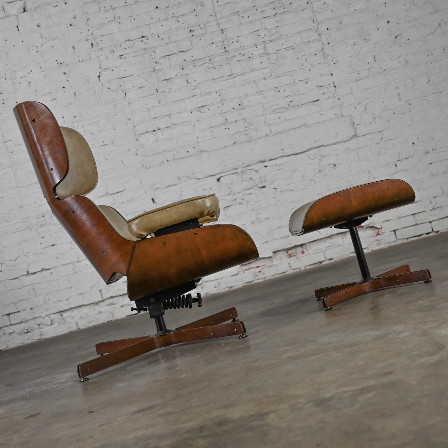 Mid 20th MCM Mr. Chair Lounge Chair & Ottoman by George Mulhauser for Plycraft For Sale 1